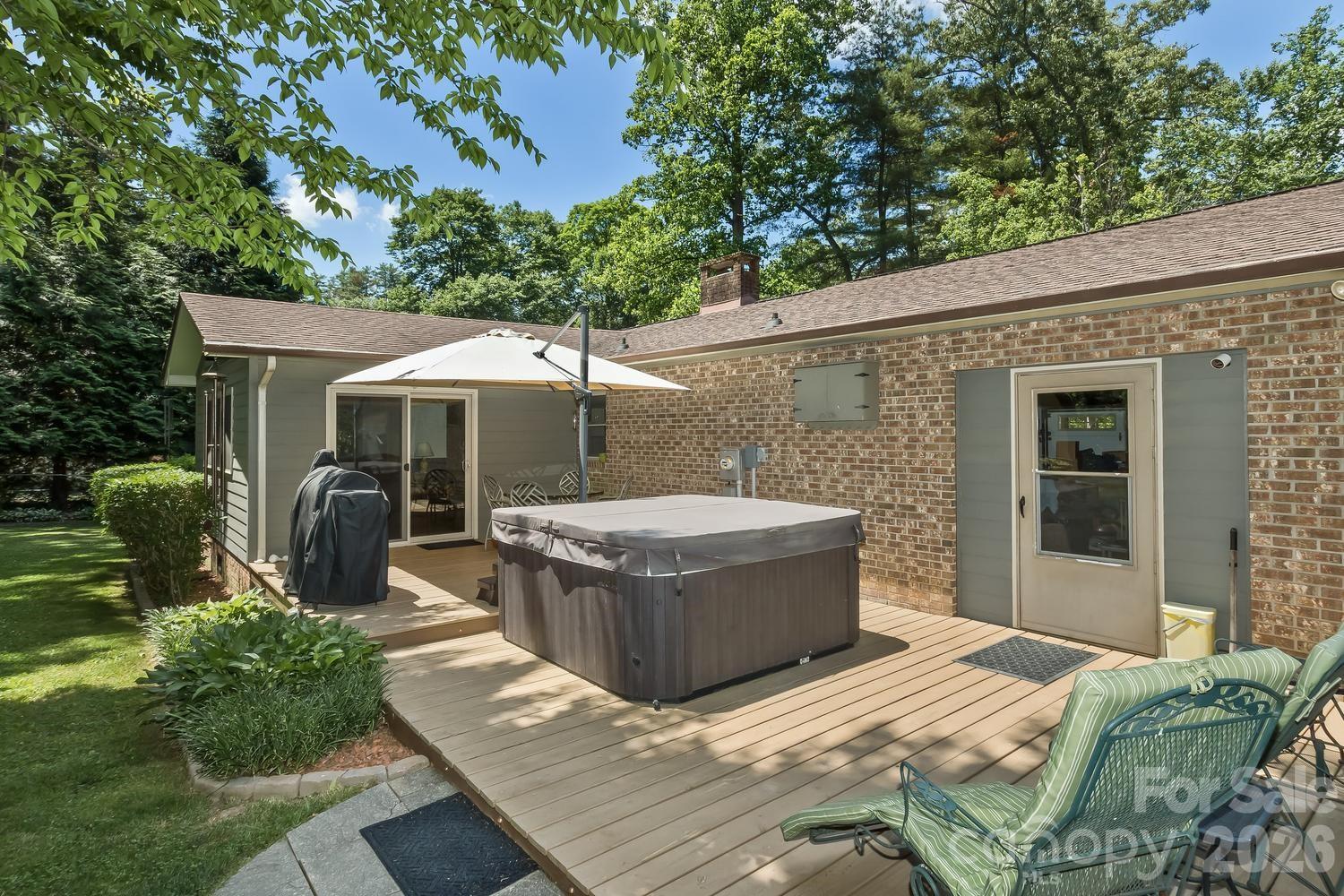29 S Greenwood Forest Drive Property Photo 4