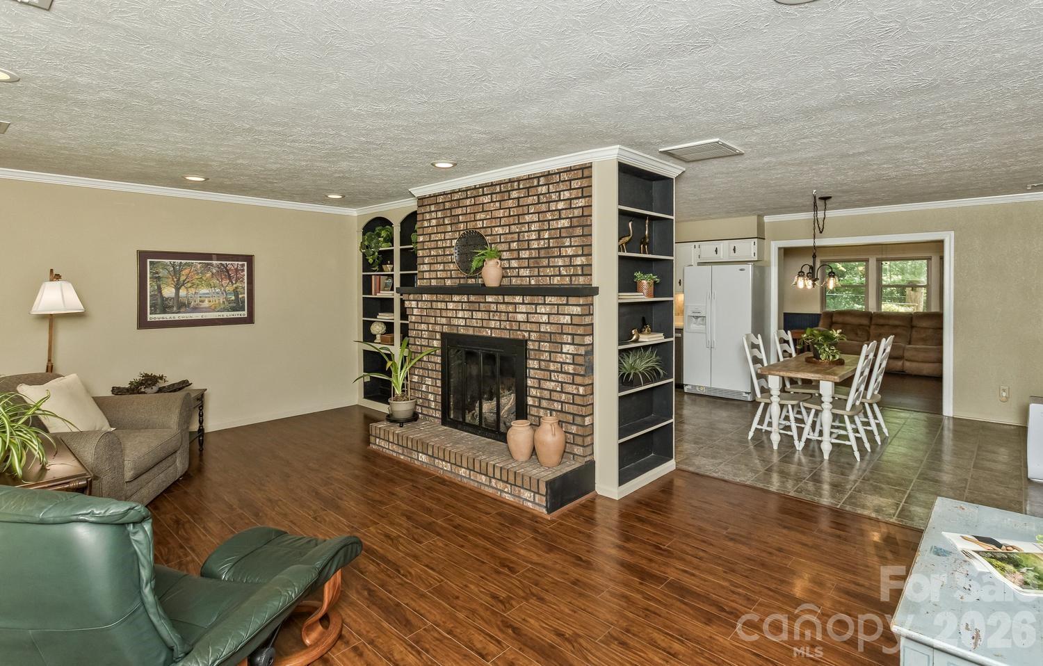 29 S Greenwood Forest Drive Property Photo 7