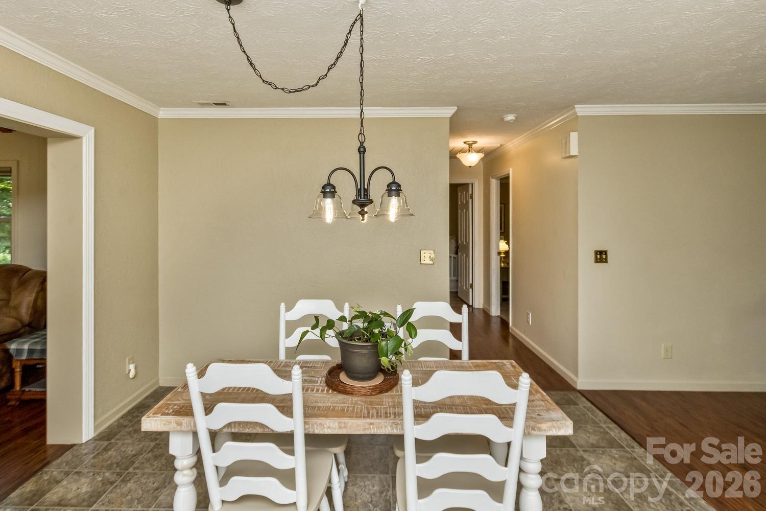 29 S Greenwood Forest Drive Property Photo 11