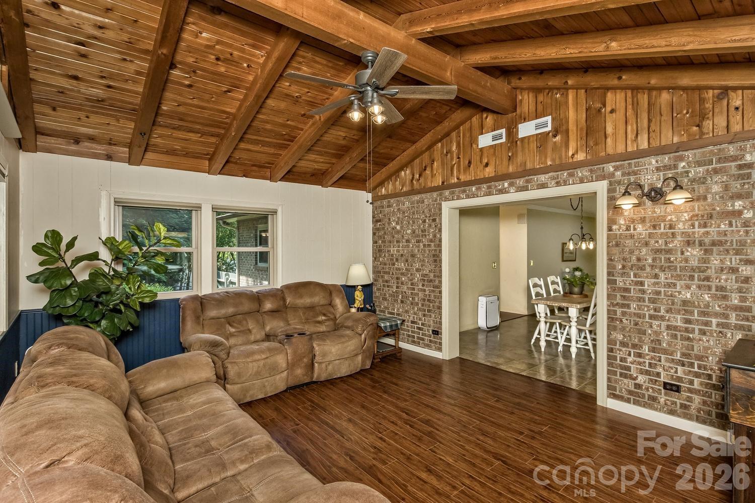 29 S Greenwood Forest Drive Property Photo 13