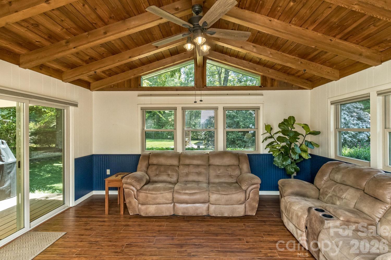 29 S Greenwood Forest Drive Property Photo 14