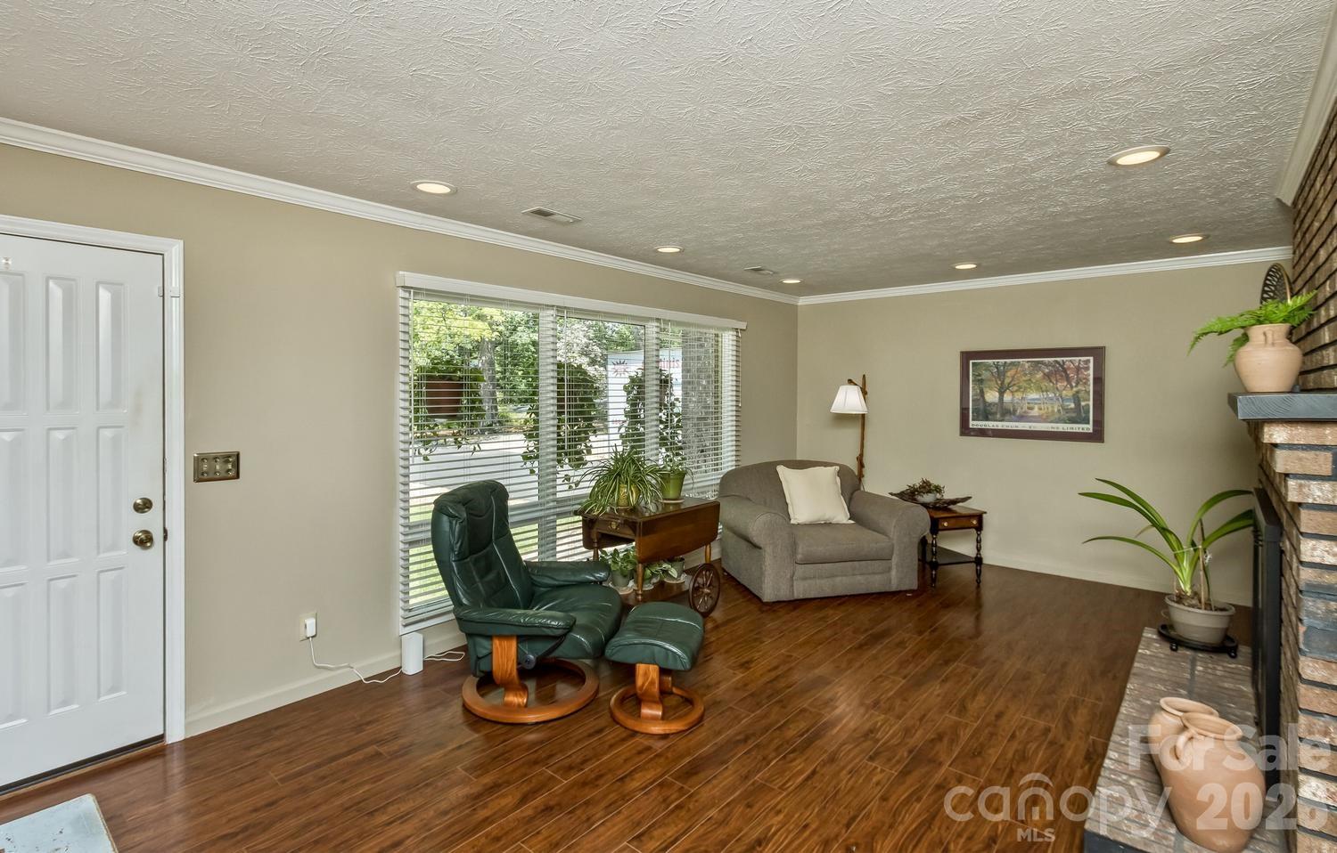 29 S Greenwood Forest Drive Property Photo 17