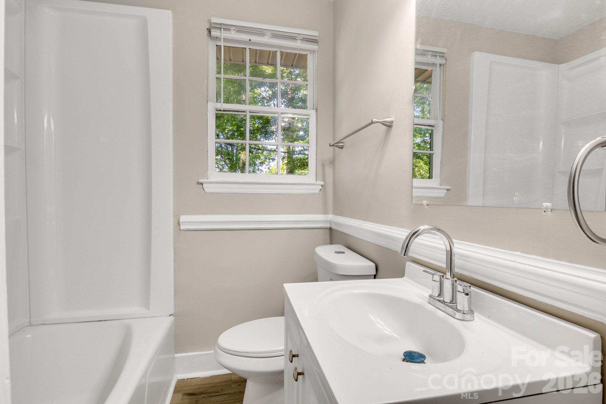 3637 Glenville Avenue Property Photo 10