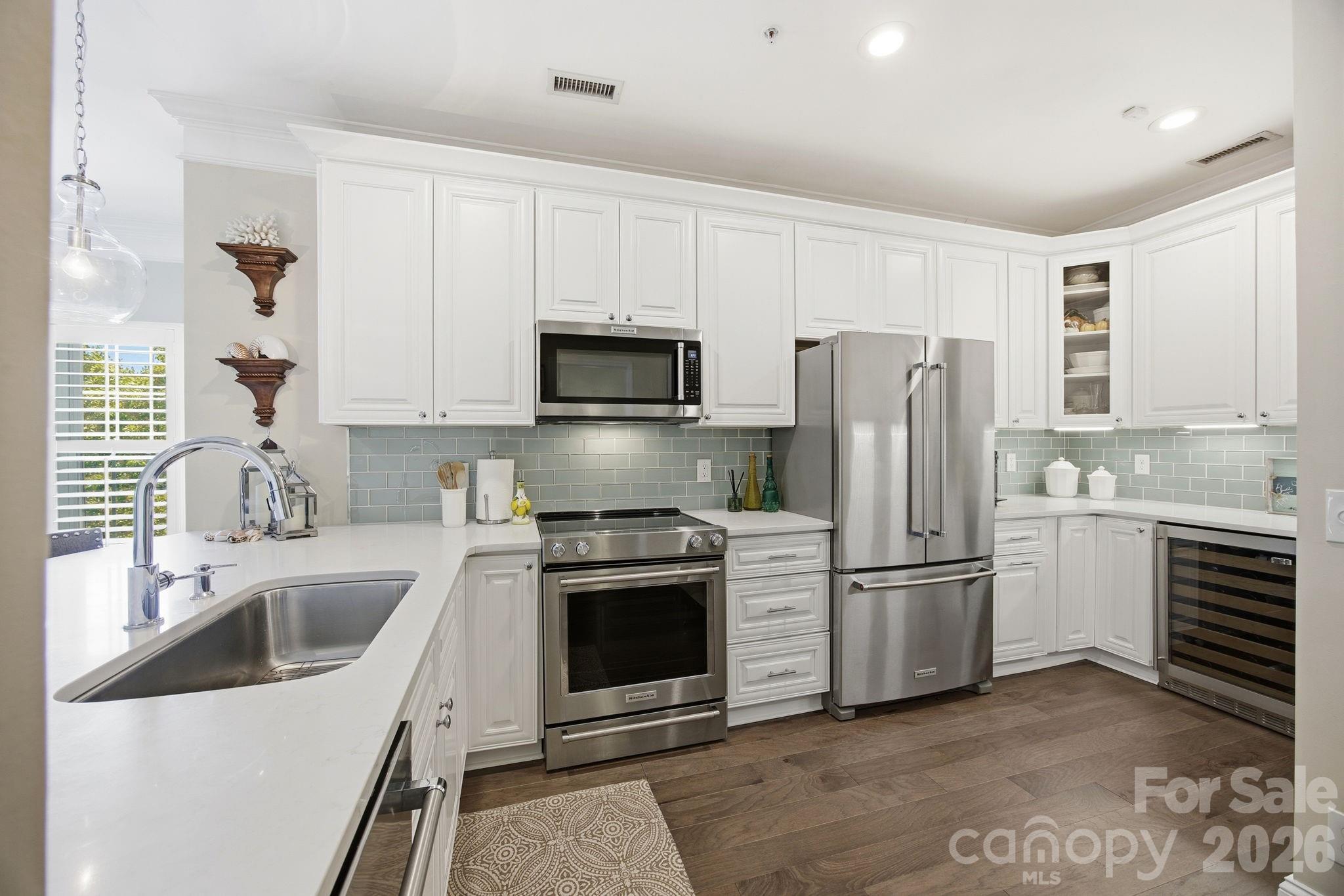8942 Rosalyn Glen Road Property Photo 6