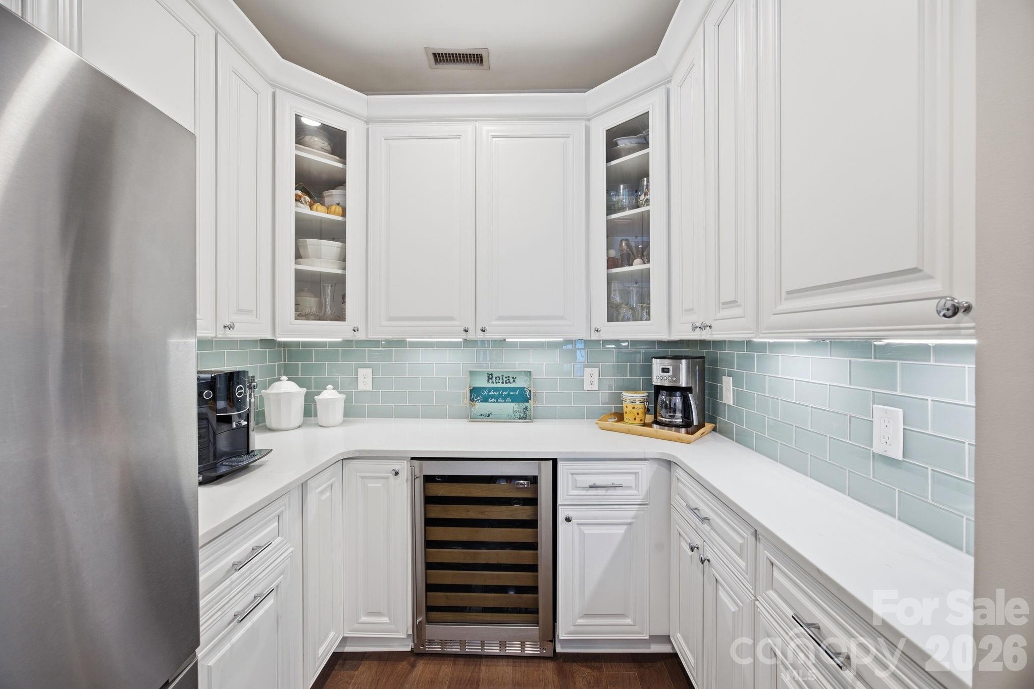 8942 Rosalyn Glen Road Property Photo 7