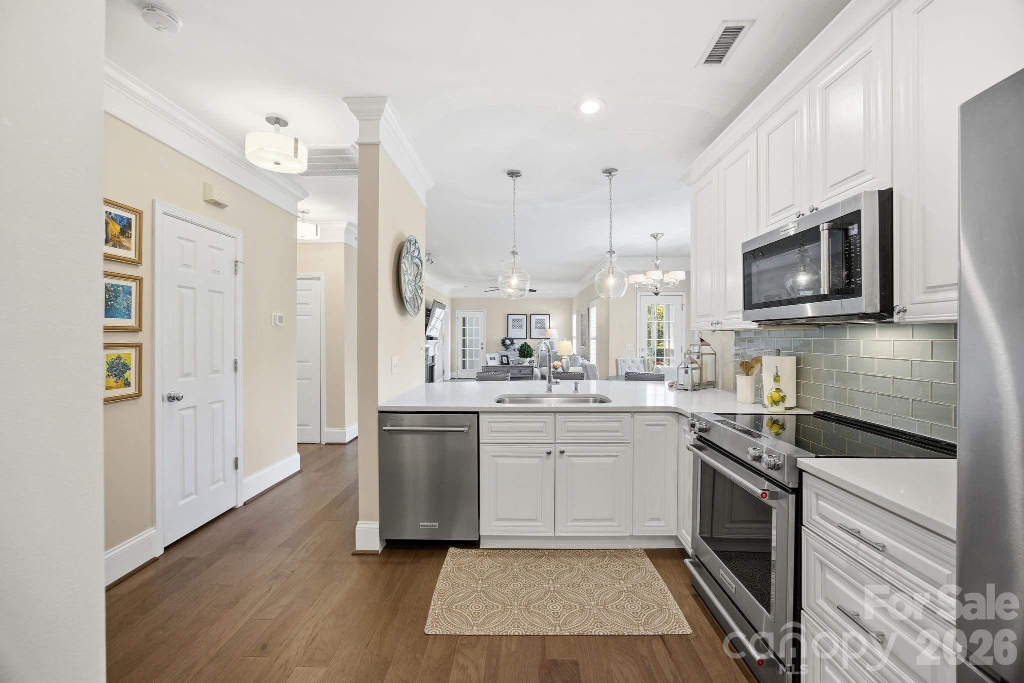 8942 Rosalyn Glen Road Property Photo 8