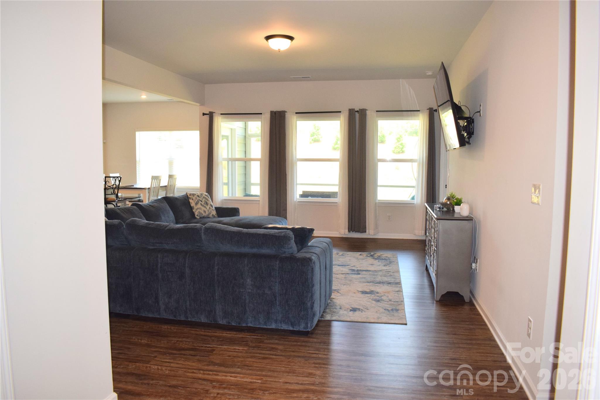 6135 Busch Way Property Photo 3