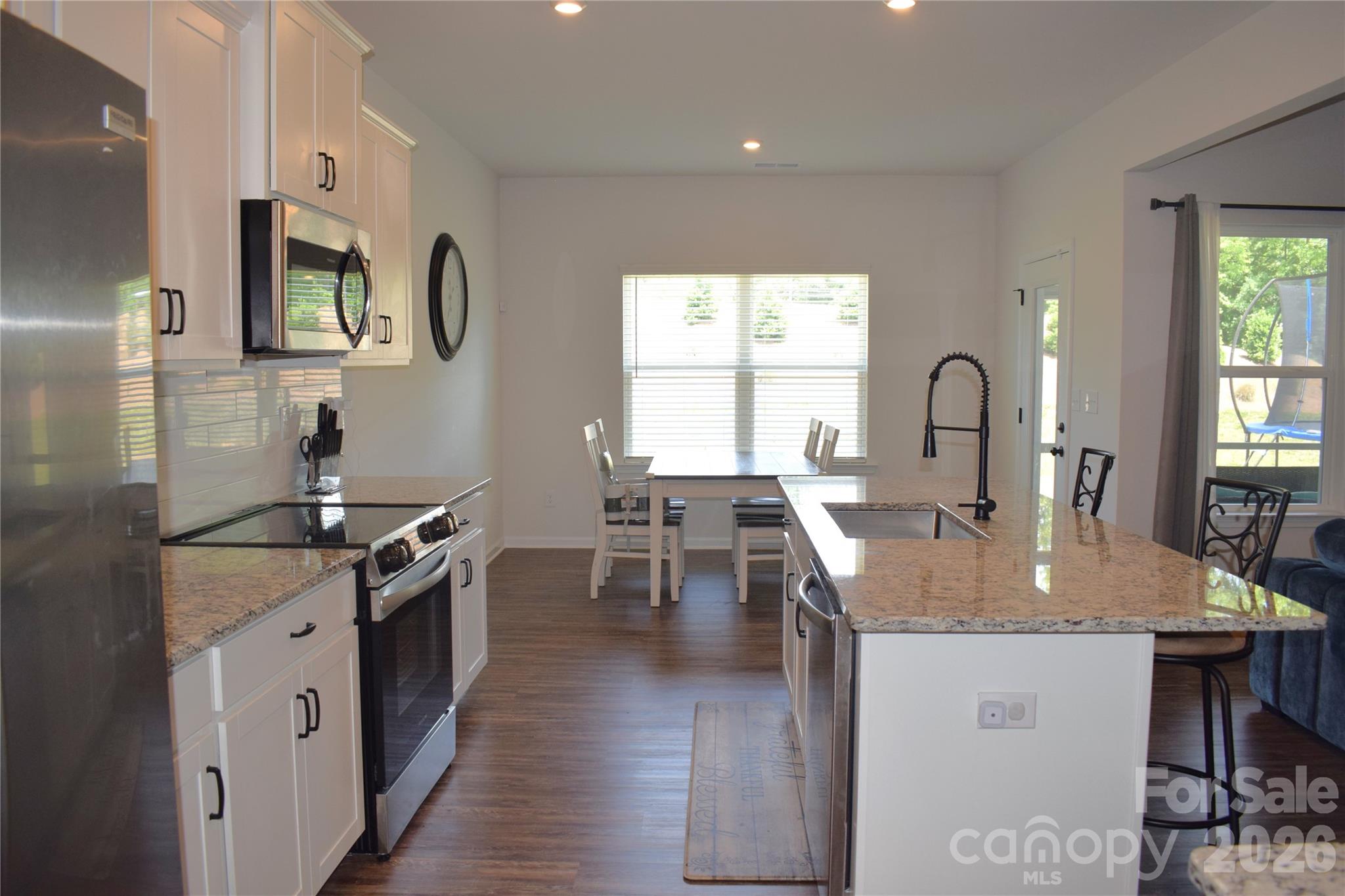 6135 Busch Way Property Photo 5