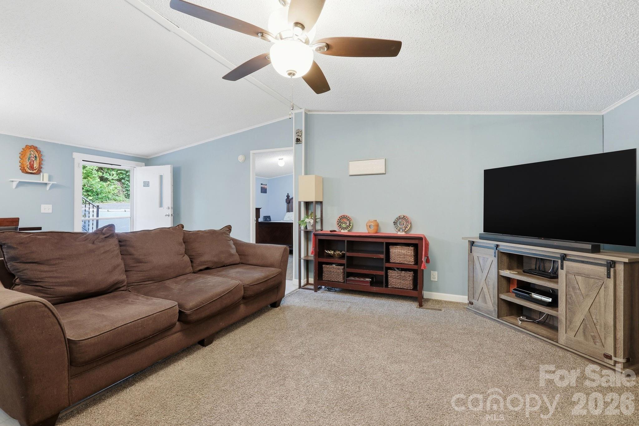405 Gray Court Property Photo 4