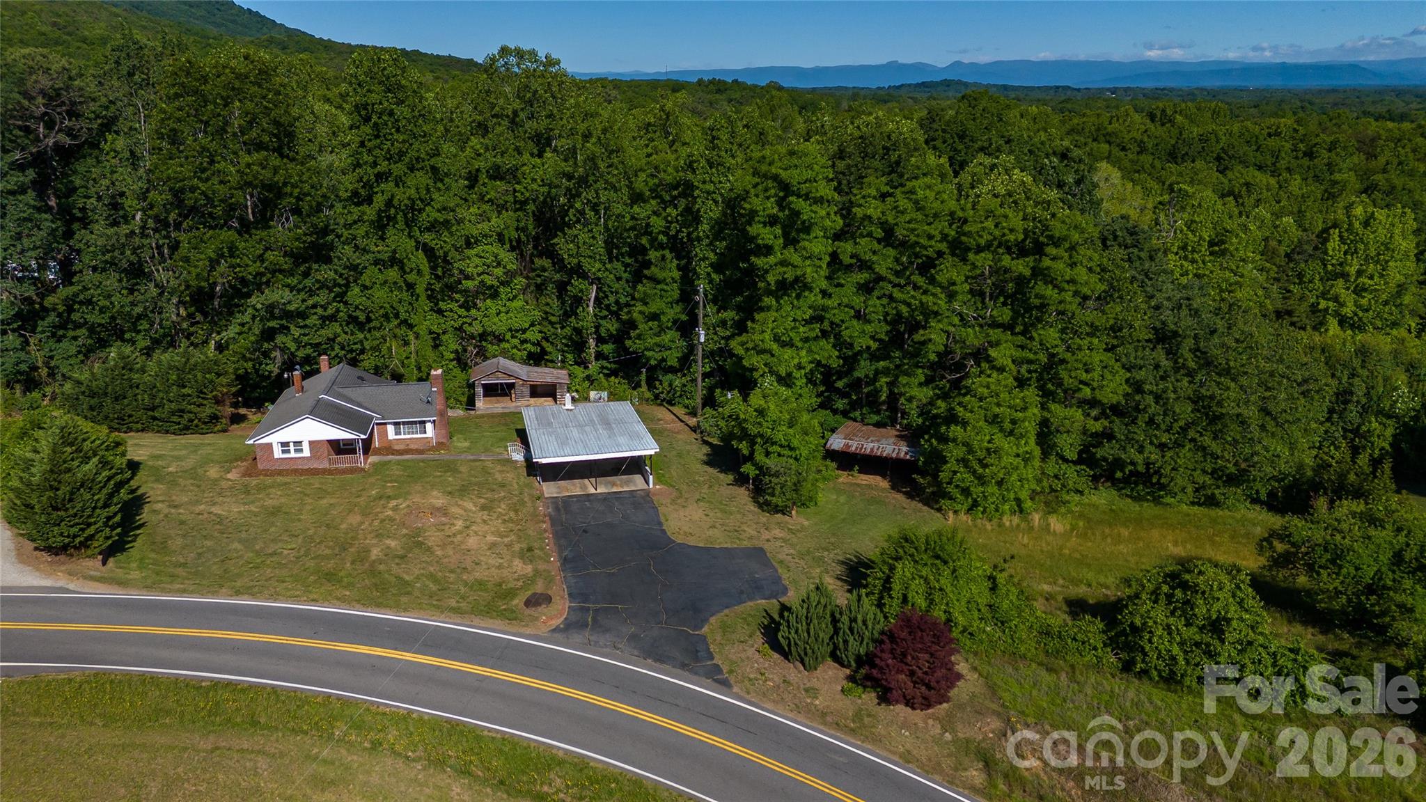 3036 Flat Gap Road Property Photo 2