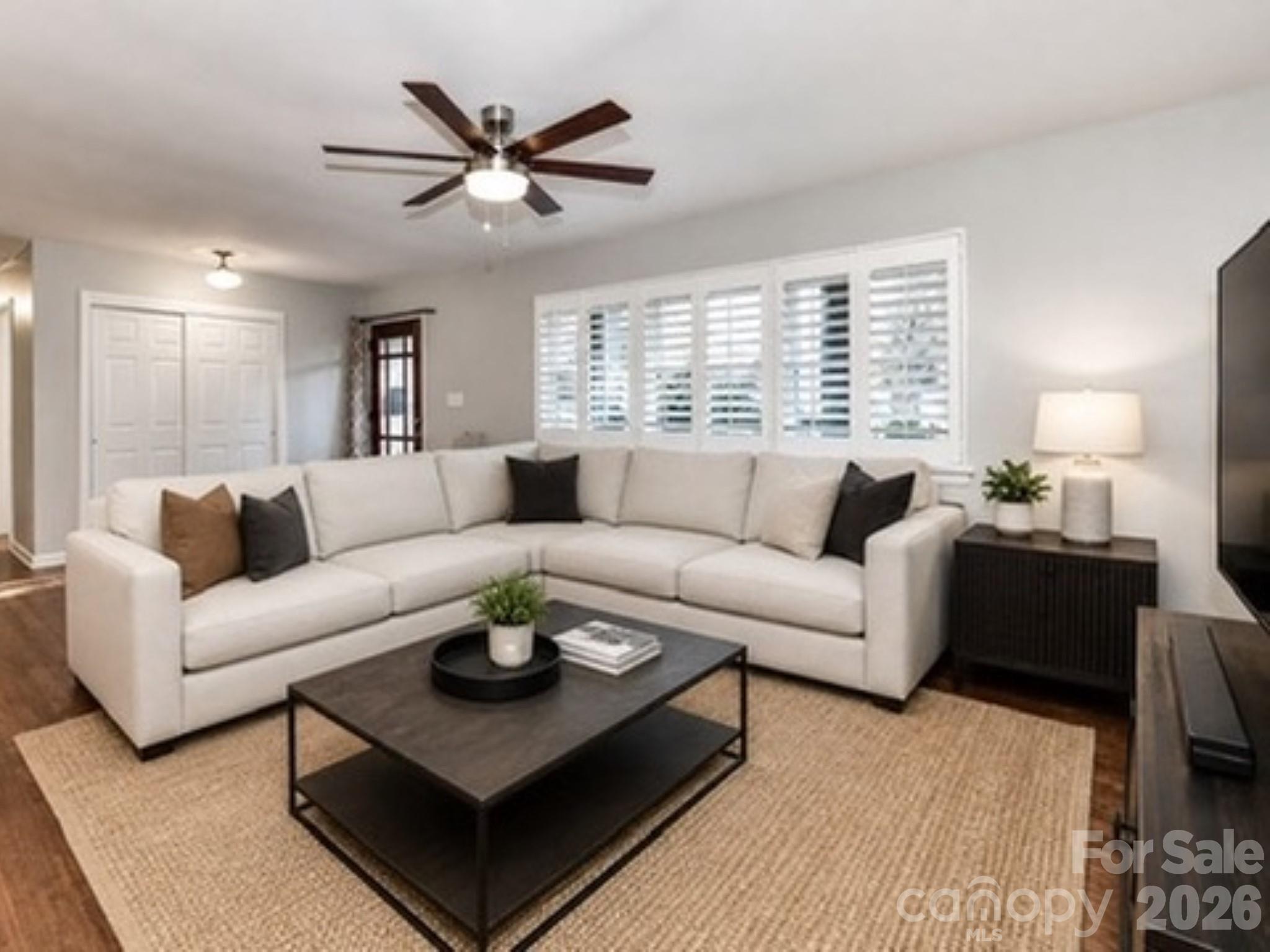 5012 Auburndale Road Property Photo 2