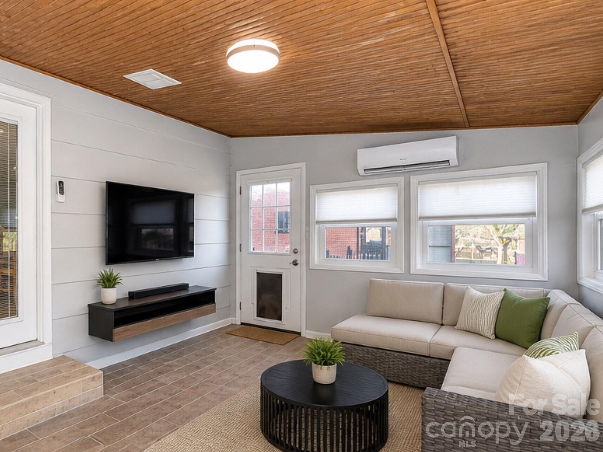 5012 Auburndale Road Property Photo 12