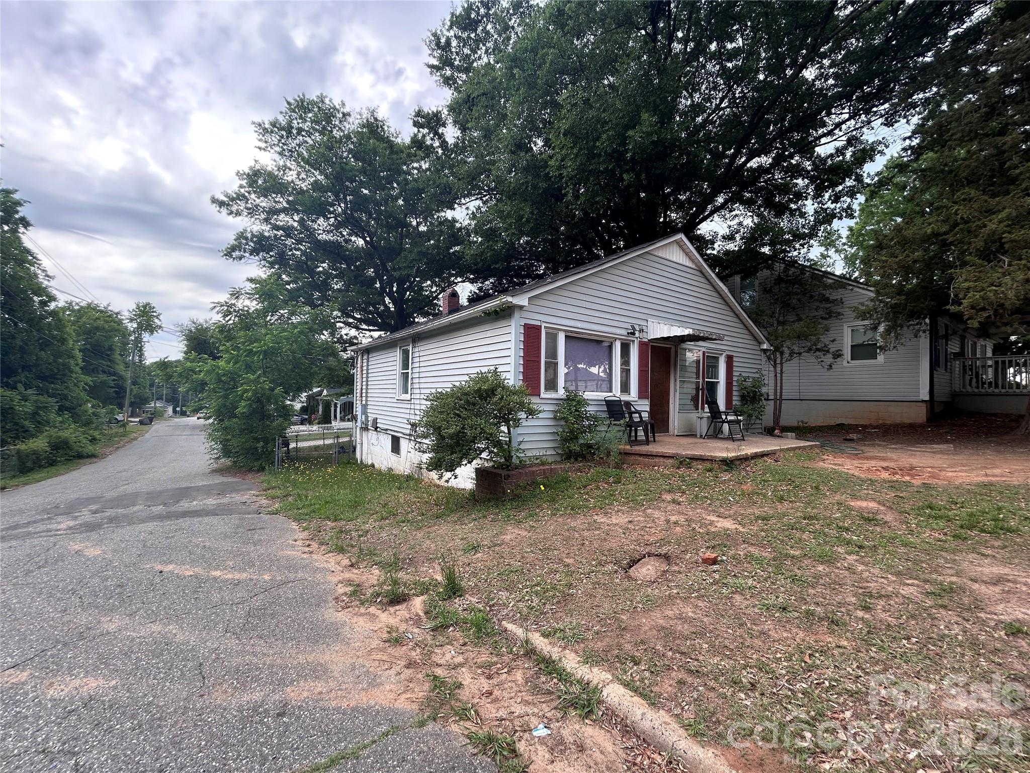 317 S Yates Street Property Photo 2