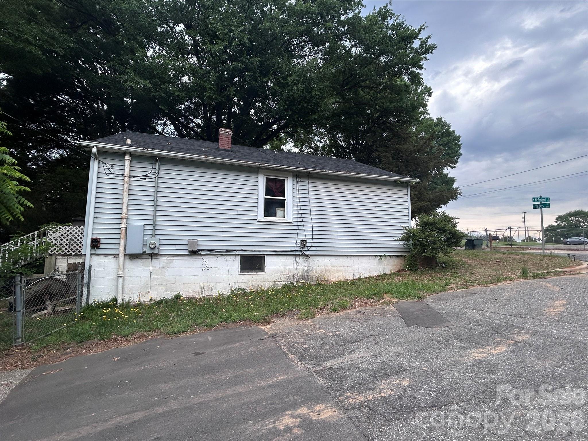 317 S Yates Street Property Photo 3