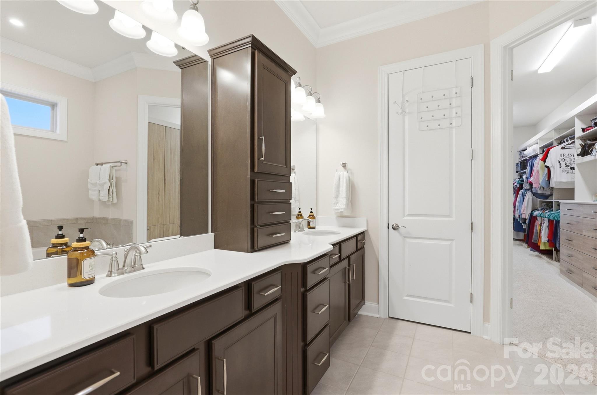5701 Regal Way Property Photo 12