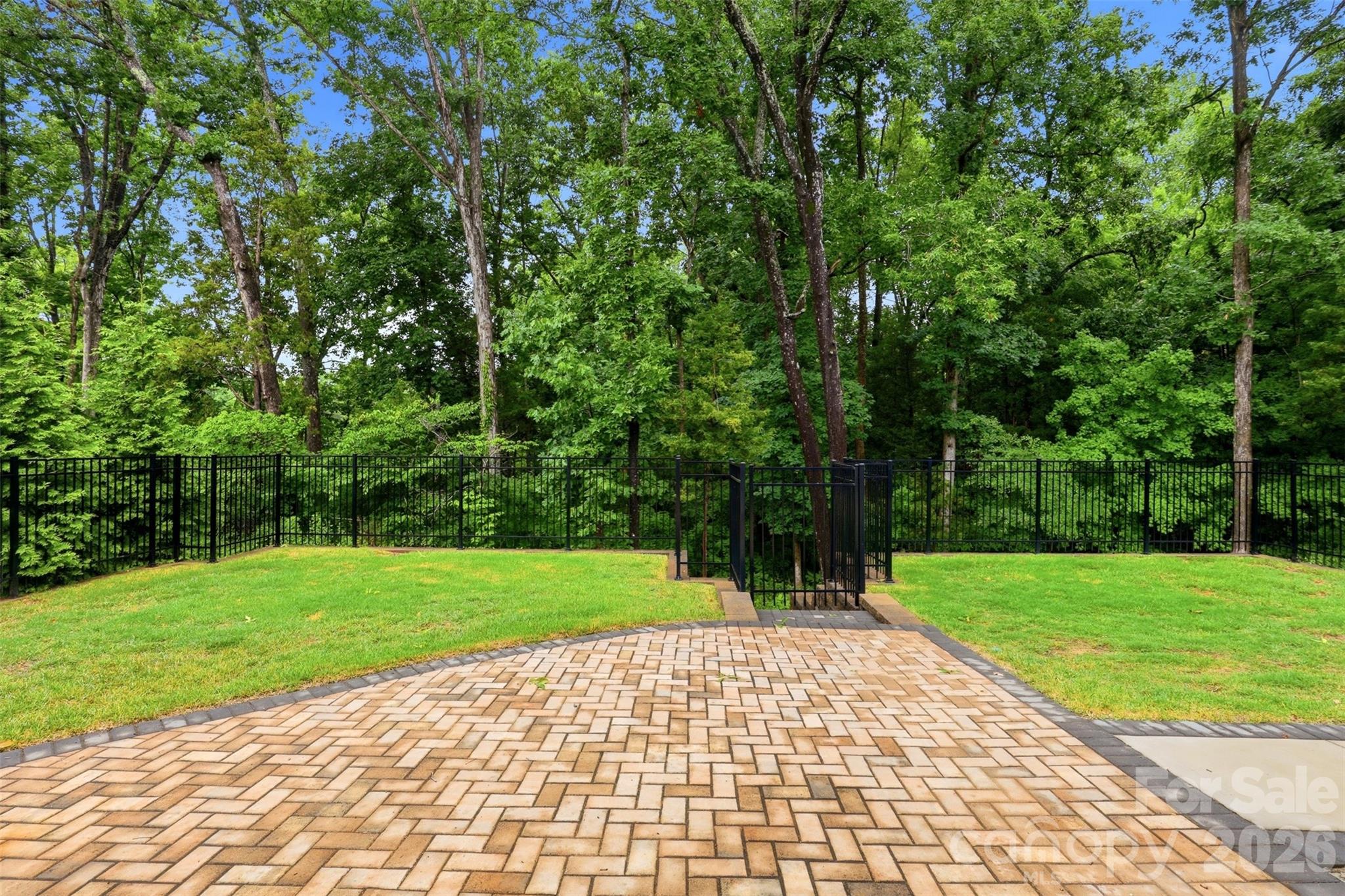 5701 Regal Way Property Photo 32