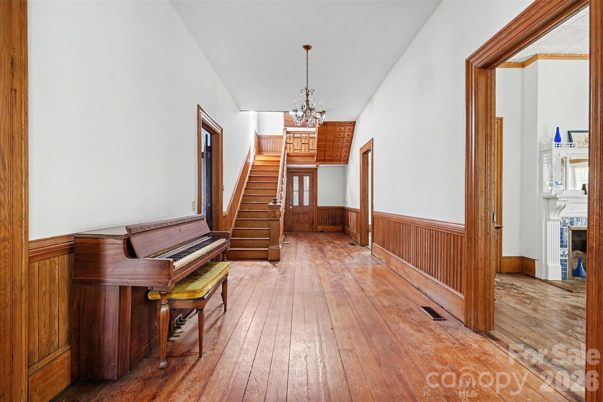 404 W Kerr Street Property Photo 5