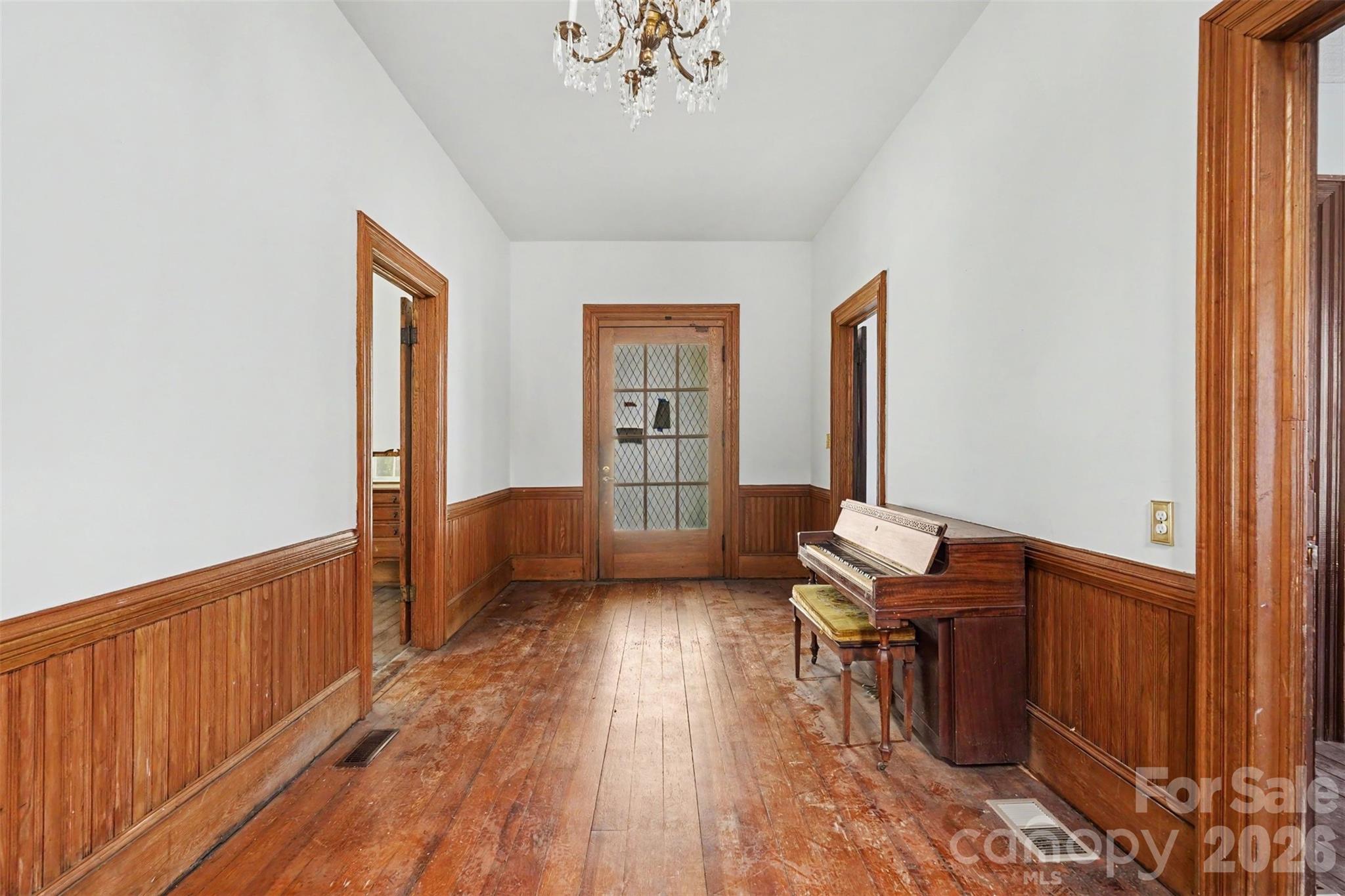 404 W Kerr Street Property Photo 7