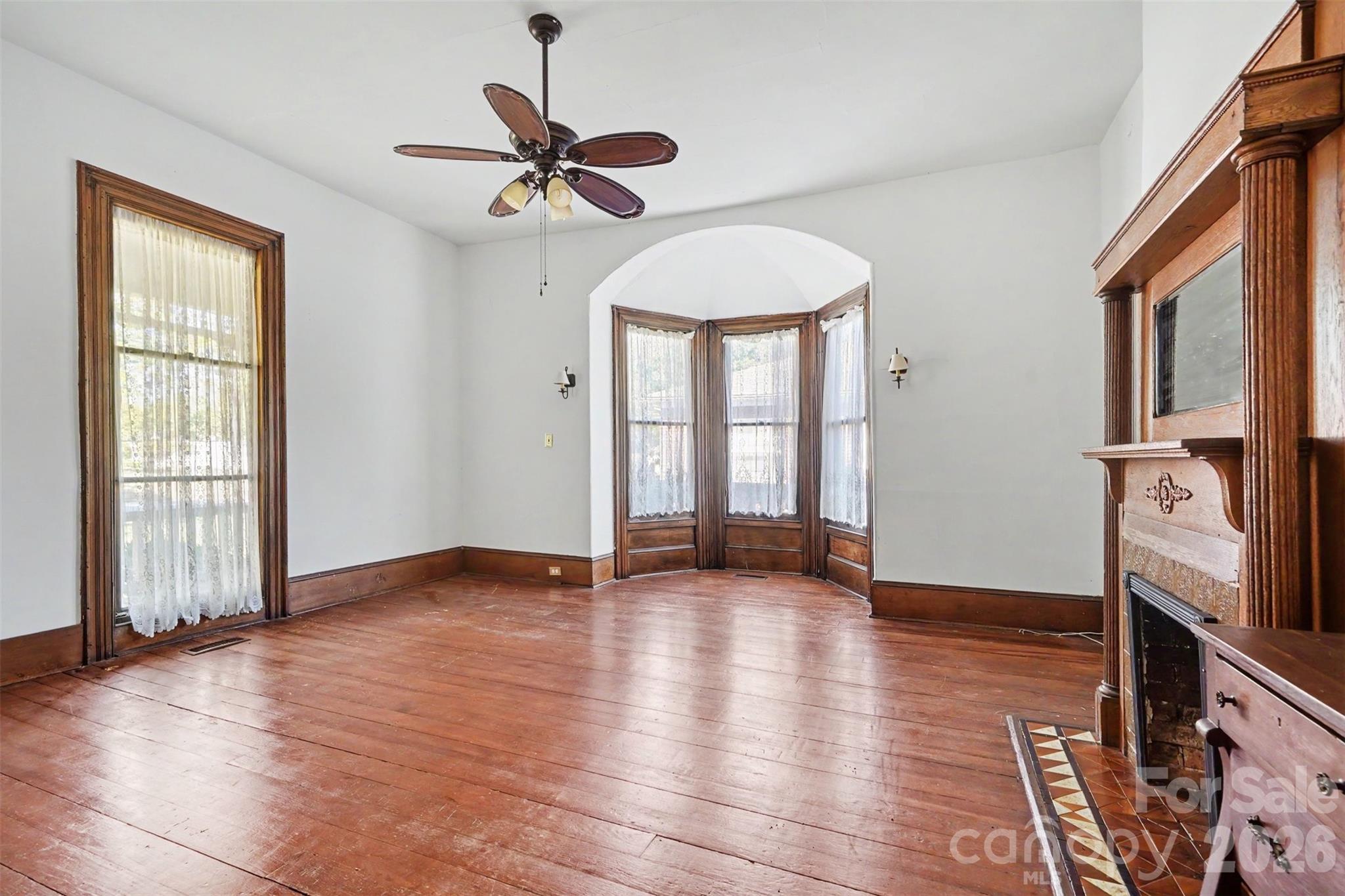 404 W Kerr Street Property Photo 8