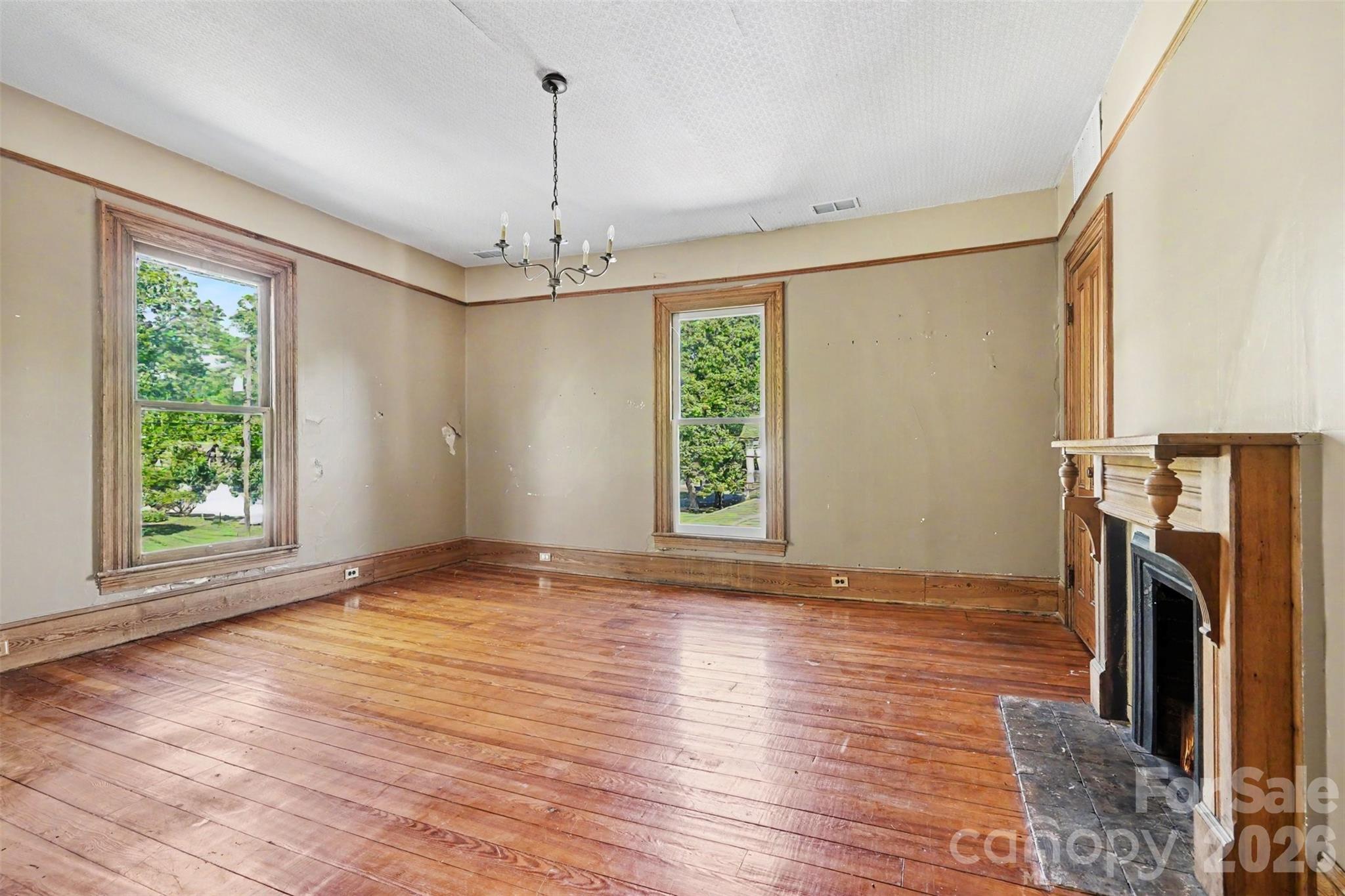 404 W Kerr Street Property Photo 11