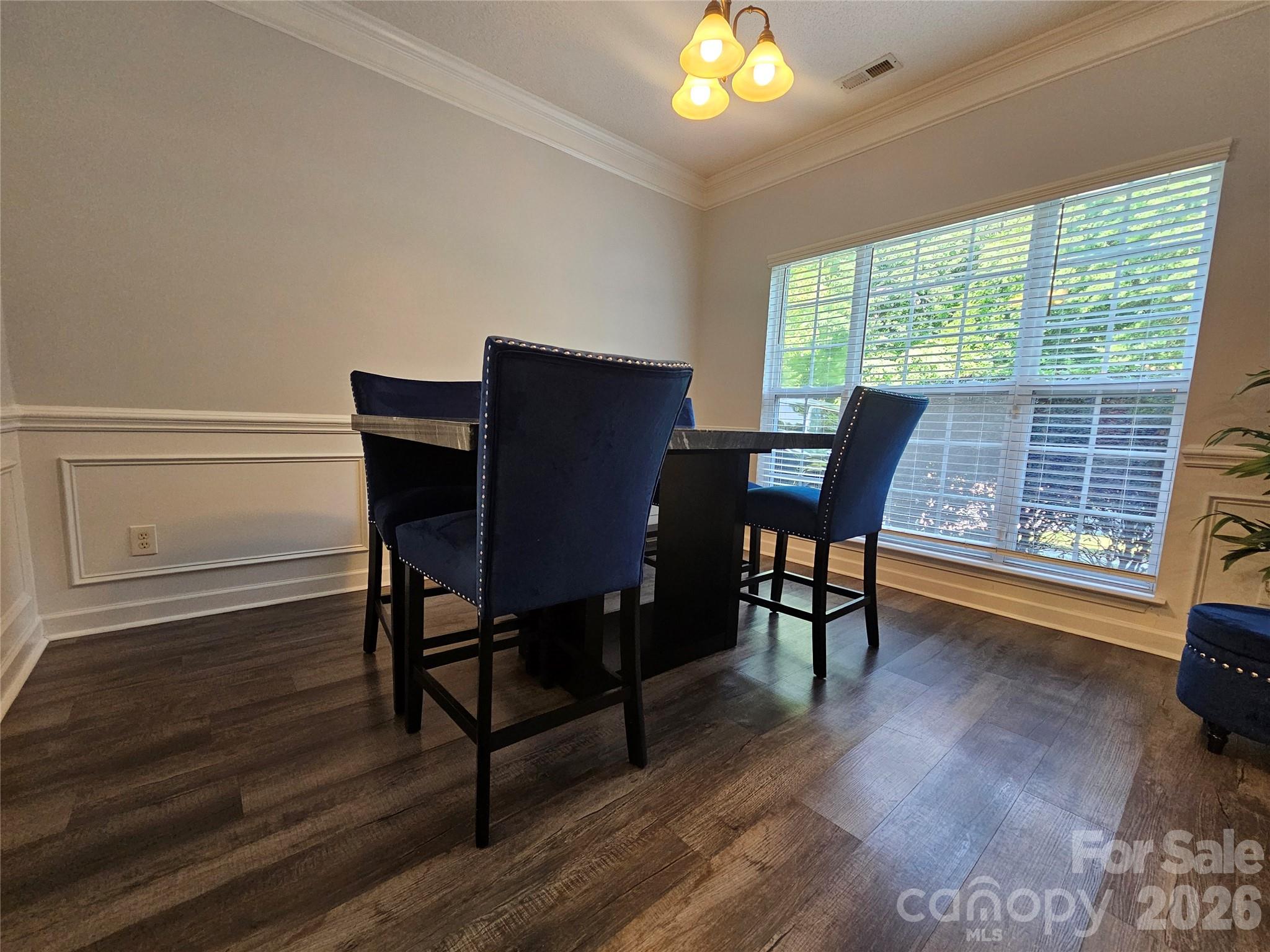 815 Knightsbridge Road Property Photo 8
