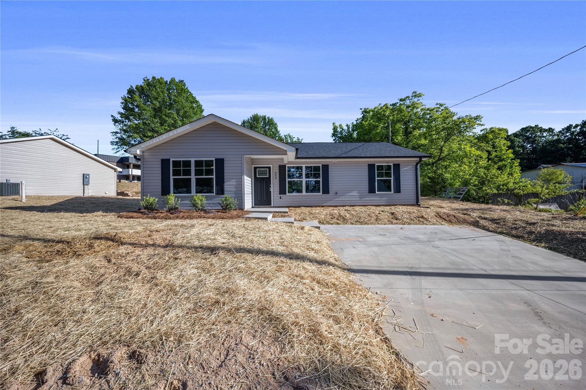 303 W 9th Street Property Photo 1