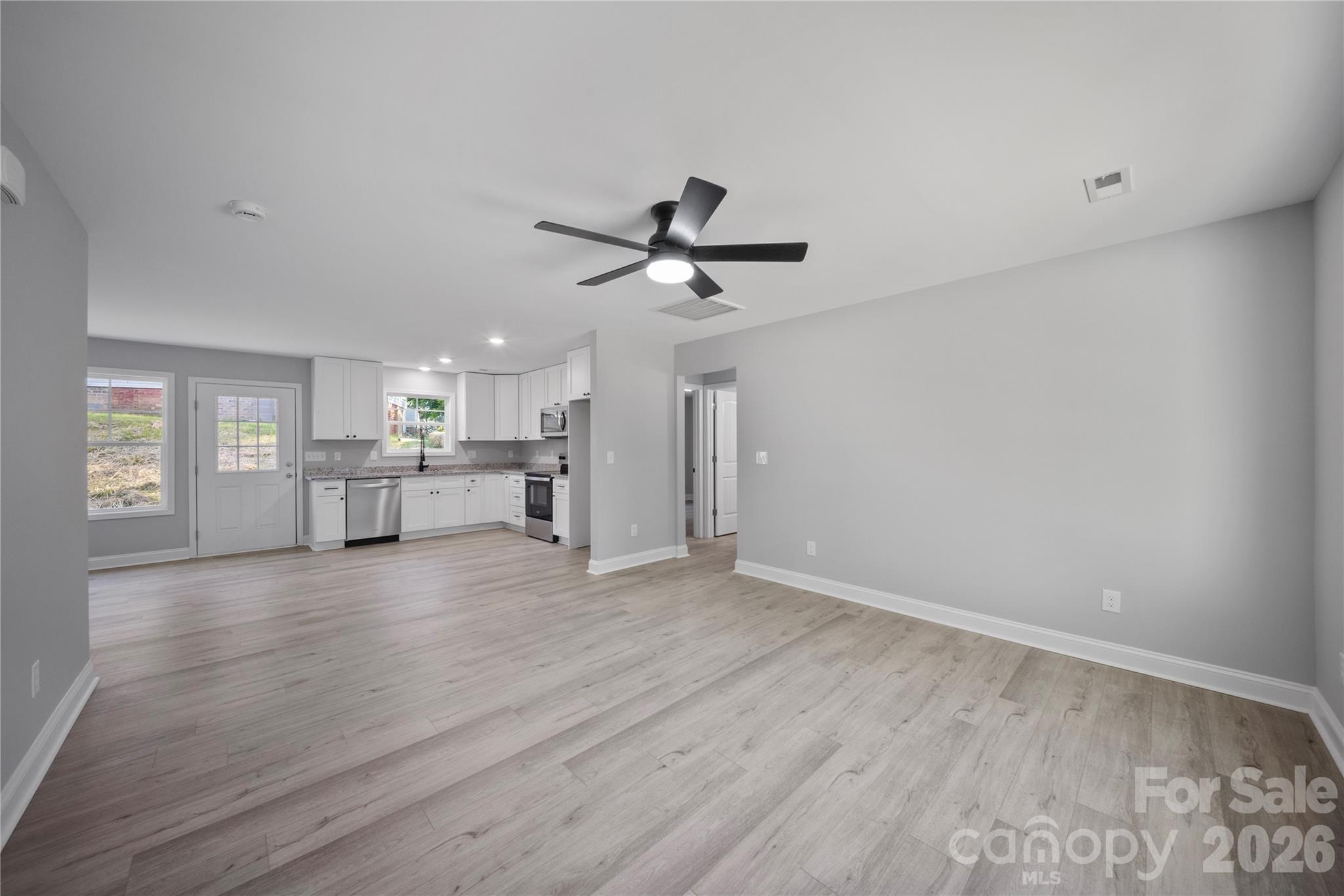 303 W 9th Street Property Photo 3
