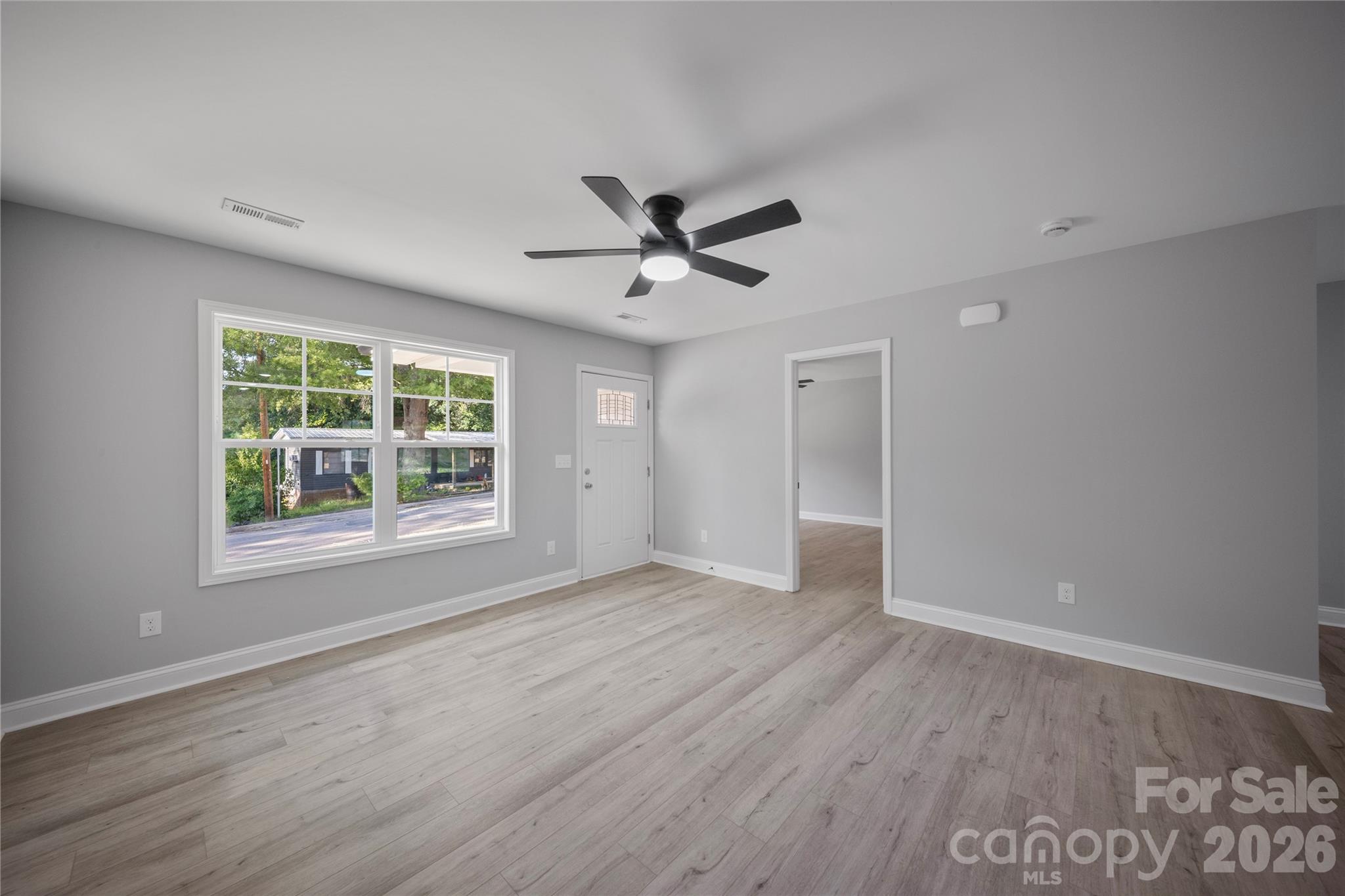 303 W 9th Street Property Photo 5