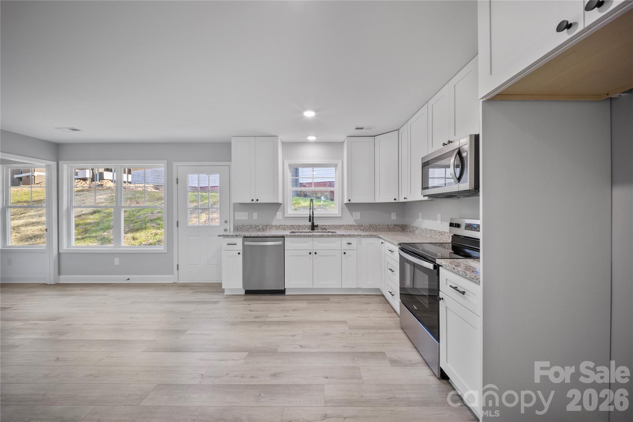 303 W 9th Street Property Photo 6