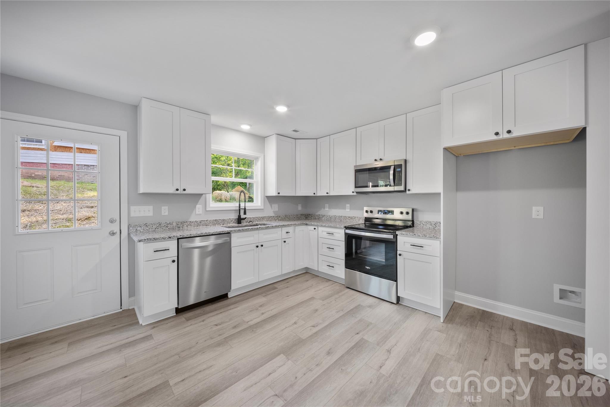 303 W 9th Street Property Photo 7