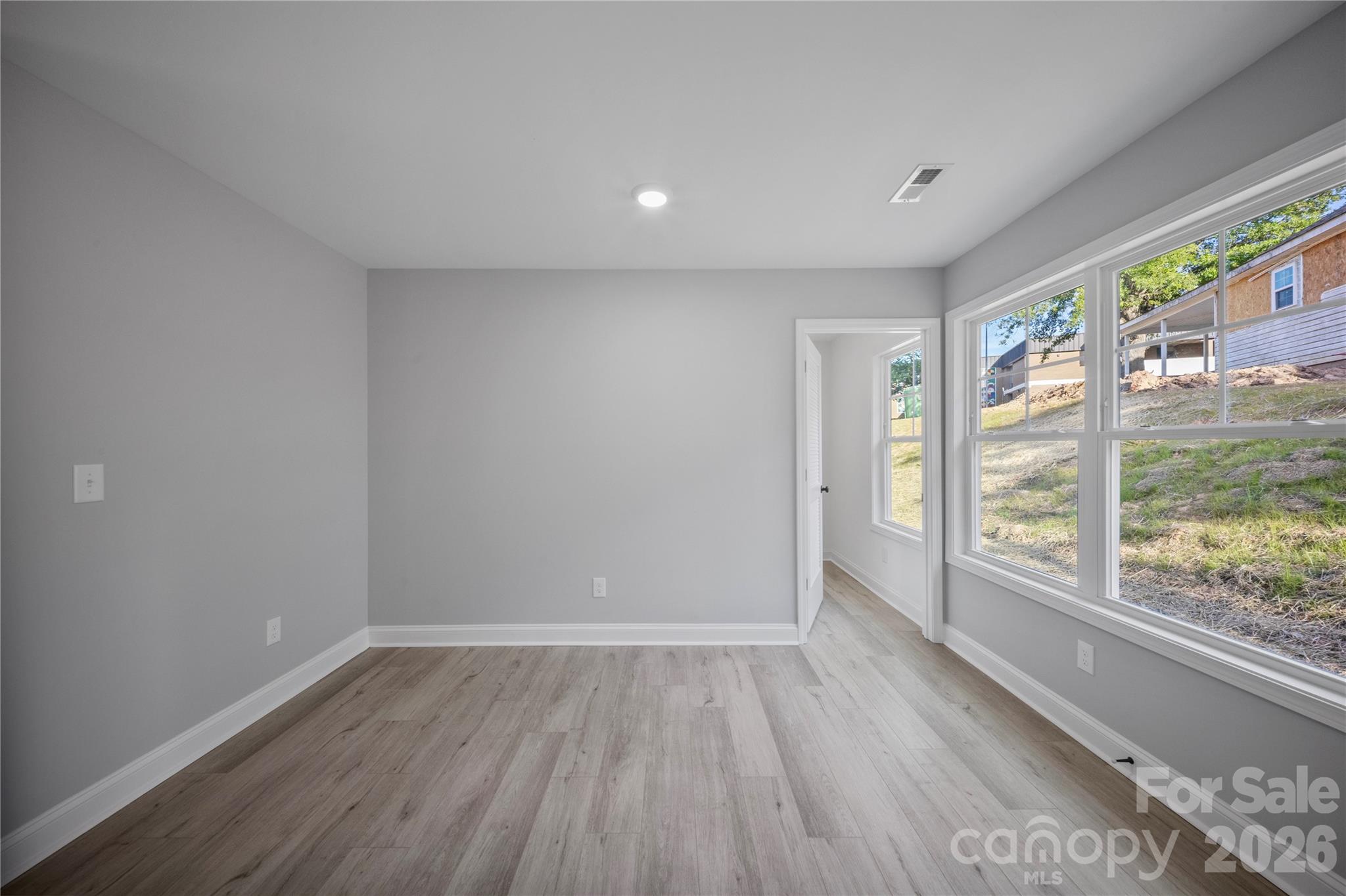 303 W 9th Street Property Photo 9