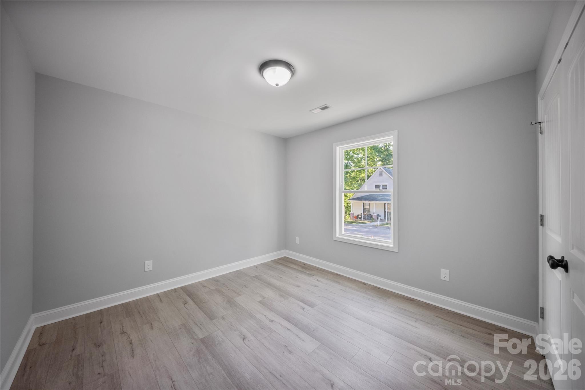 303 W 9th Street Property Photo 18