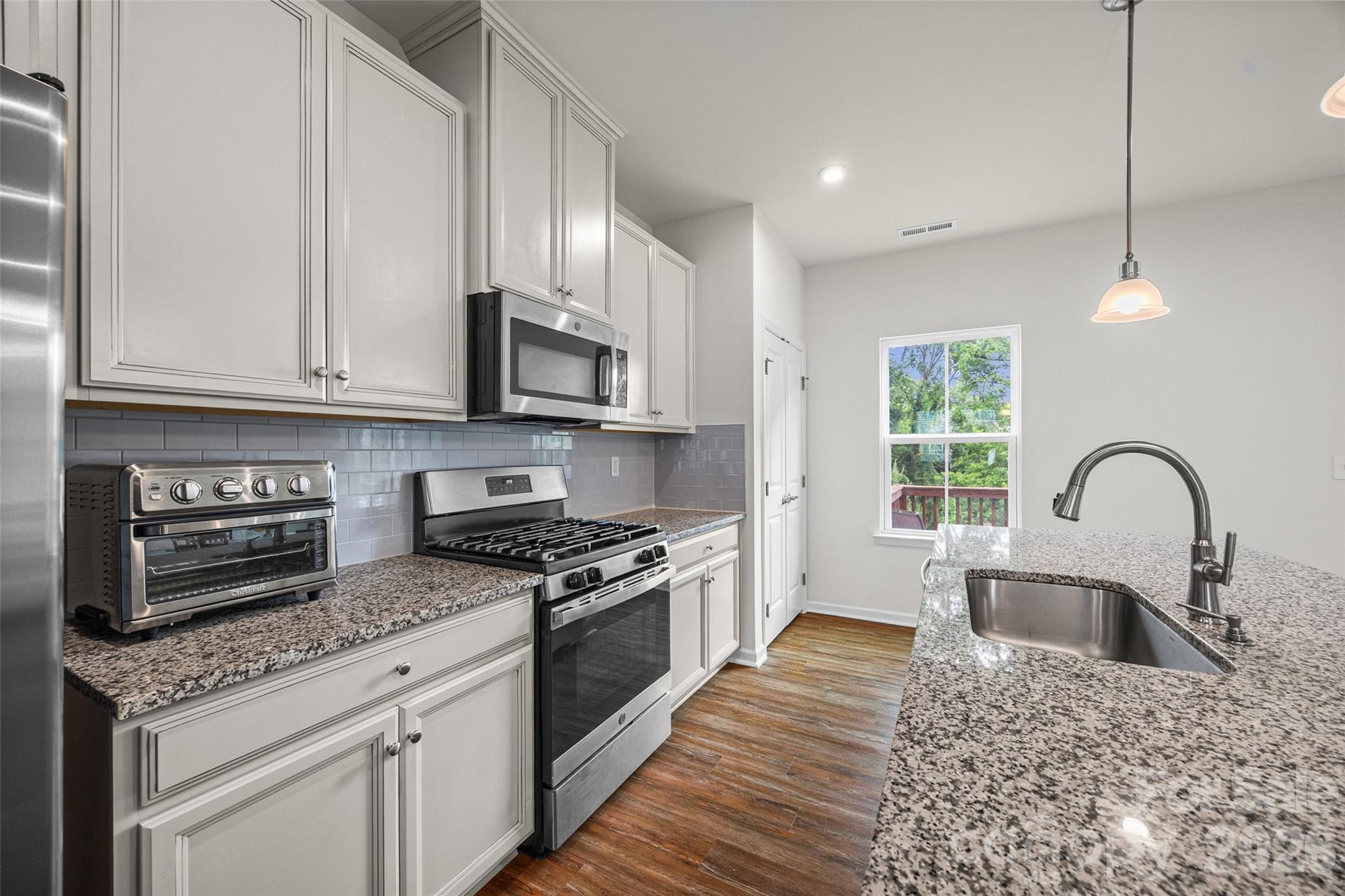 2605 Grantham Place Drive Property Photo 1