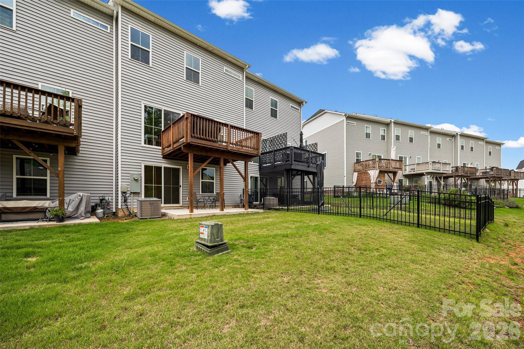 2605 Grantham Place Drive Property Photo 3