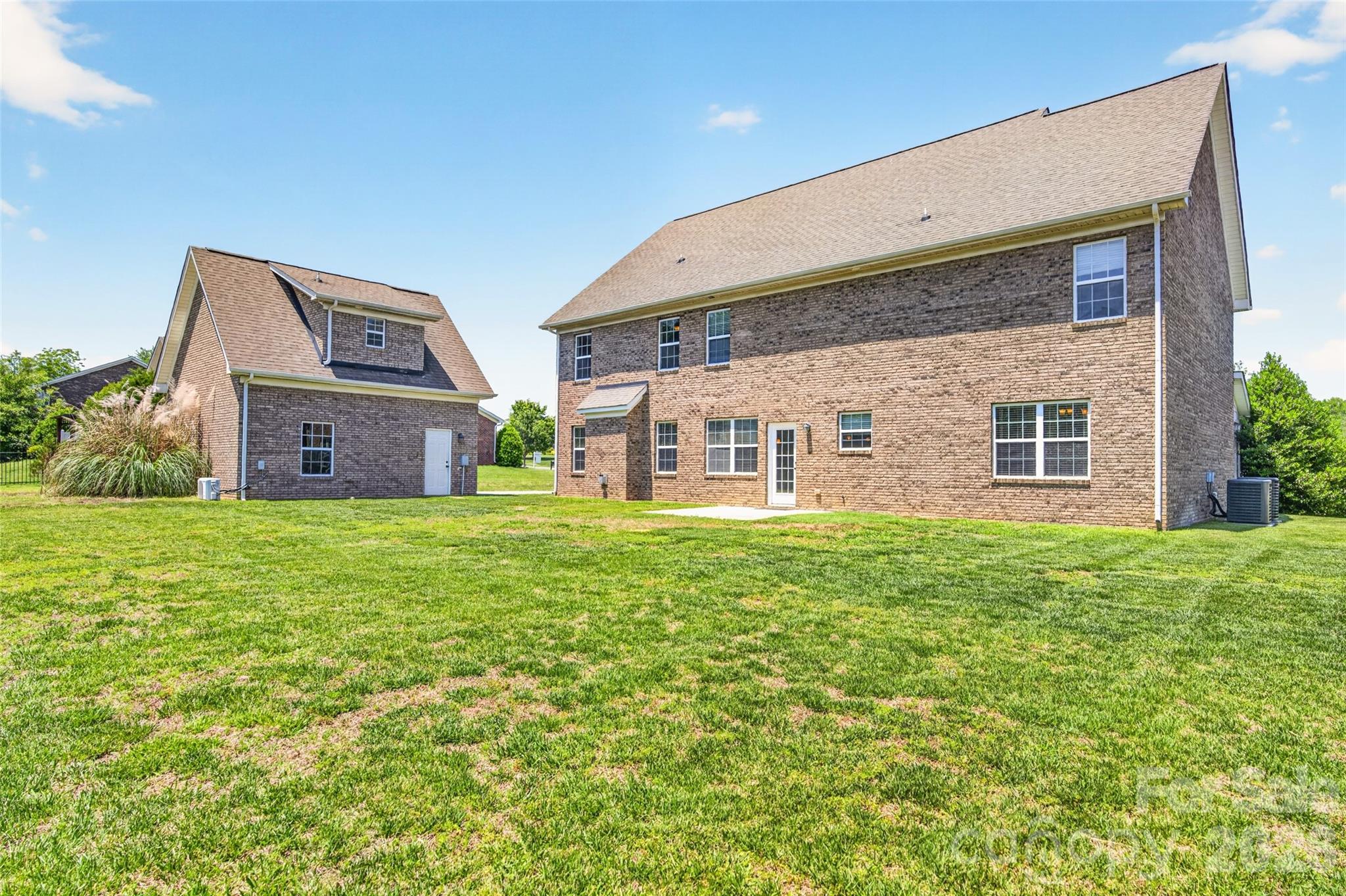 1008 Spring Rose Lane Property Photo 3
