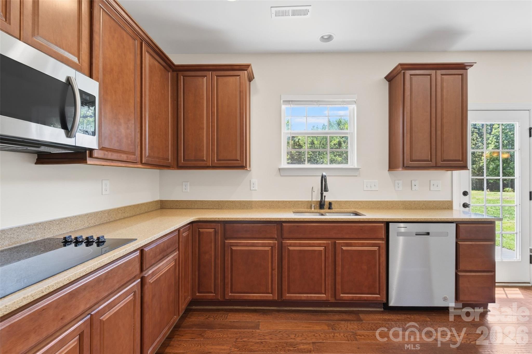 1008 Spring Rose Lane Property Photo 14