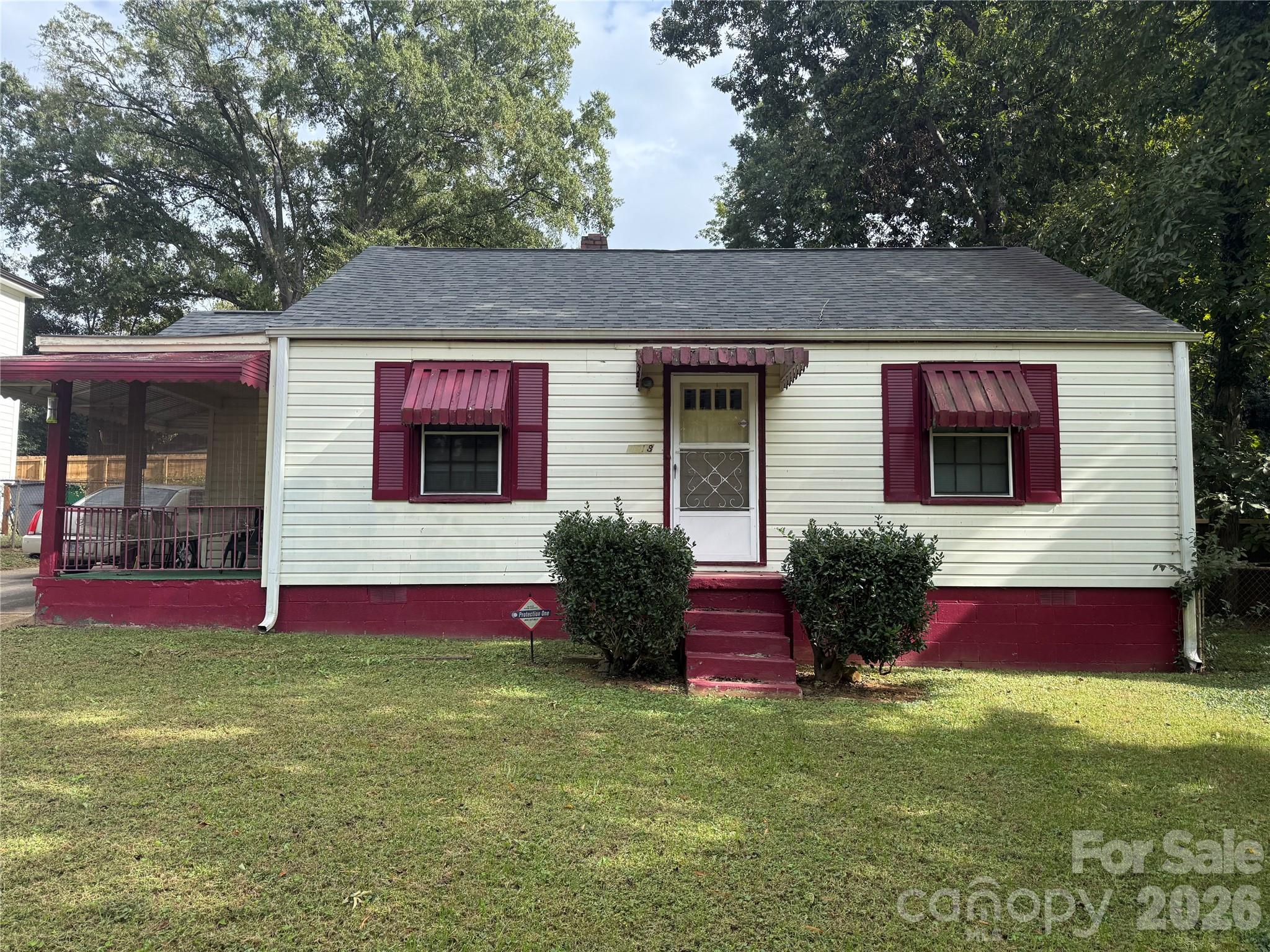 2618 Roslyn Avenue Property Photo 1