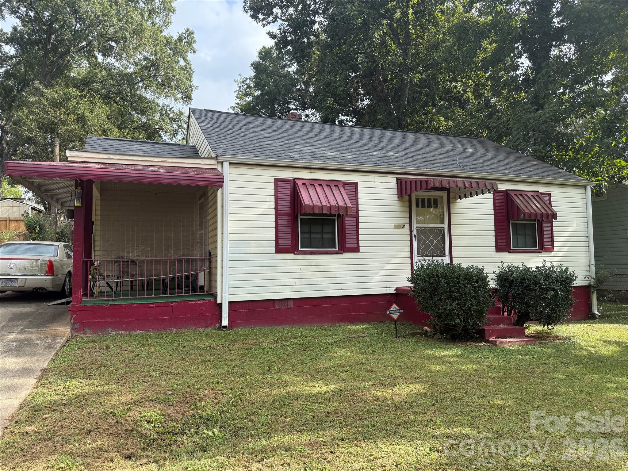2618 Roslyn Avenue Property Photo 2