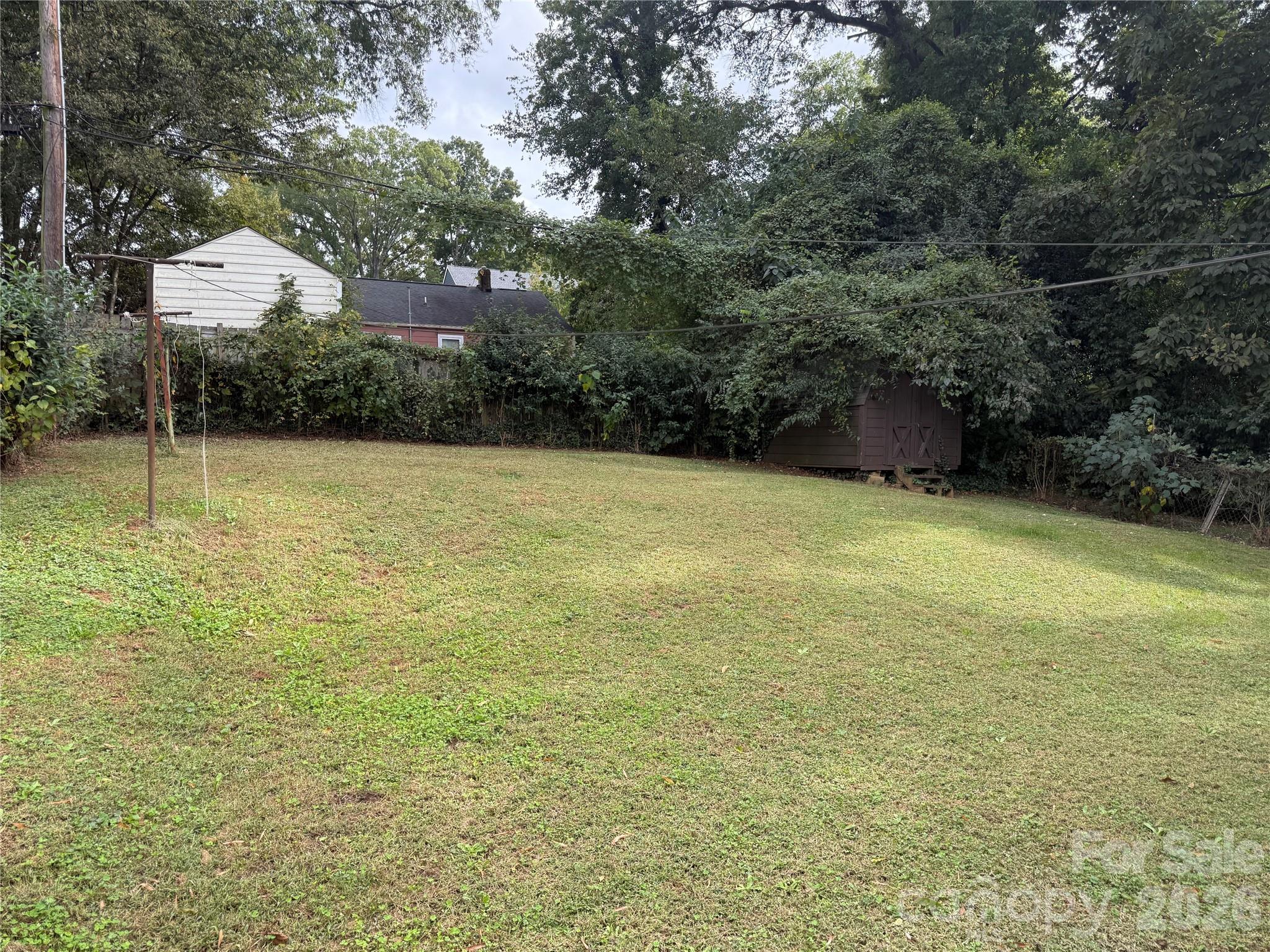 2618 Roslyn Avenue Property Photo 4