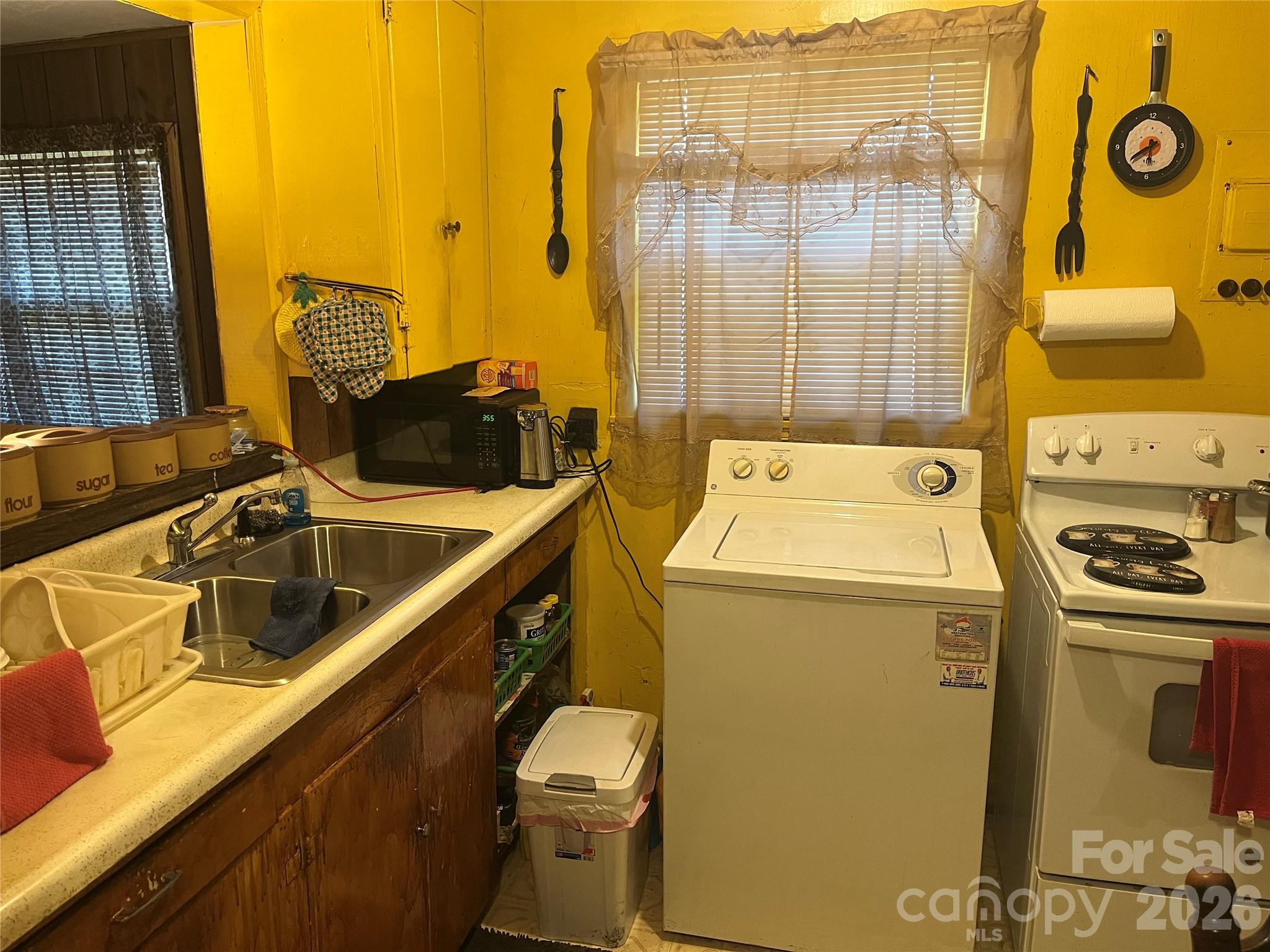 2618 Roslyn Avenue Property Photo 11