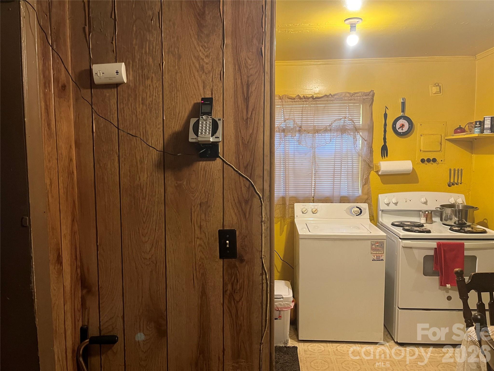 2618 Roslyn Avenue Property Photo 12