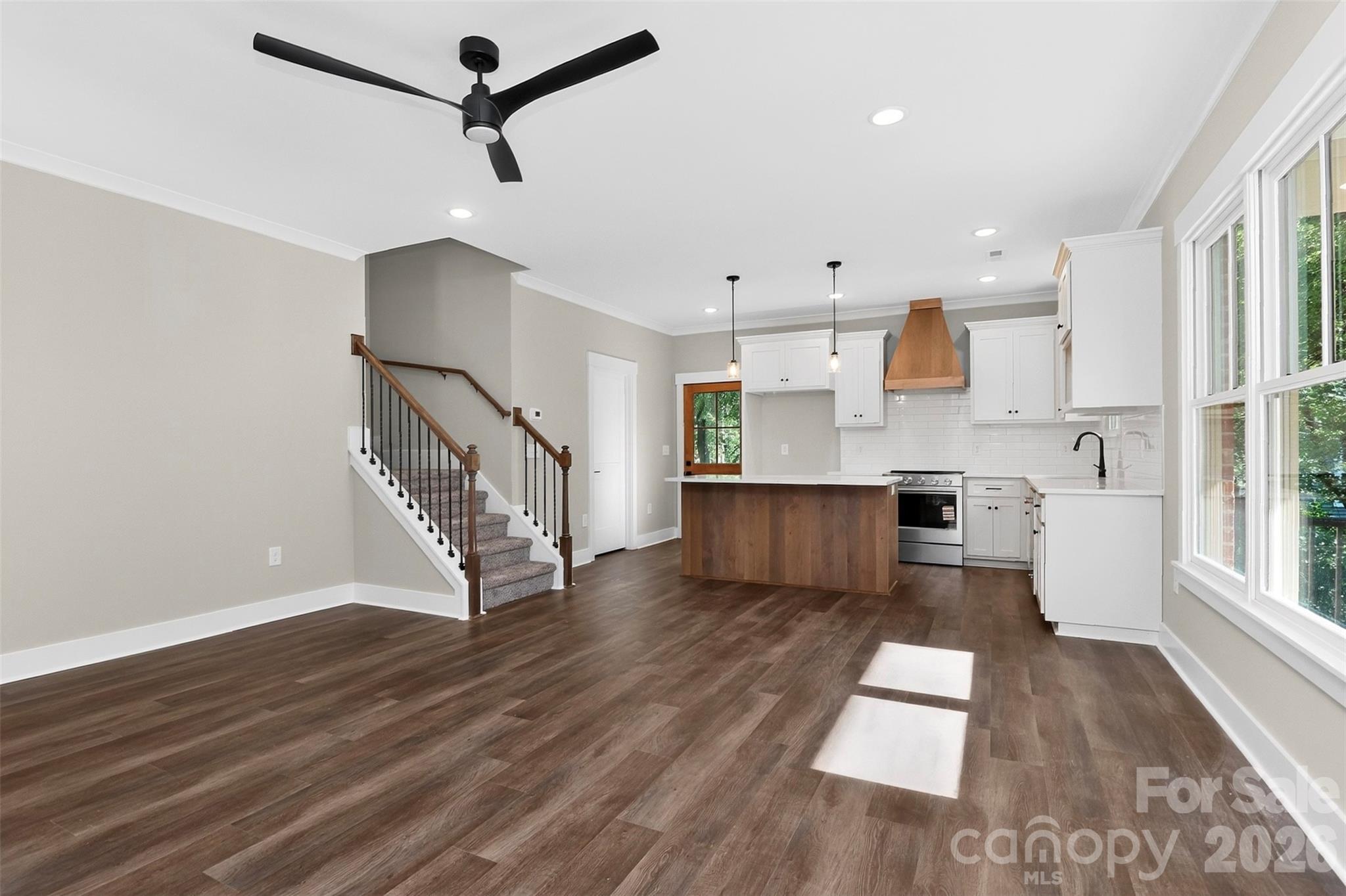 120 S Crawford Street Property Photo 4