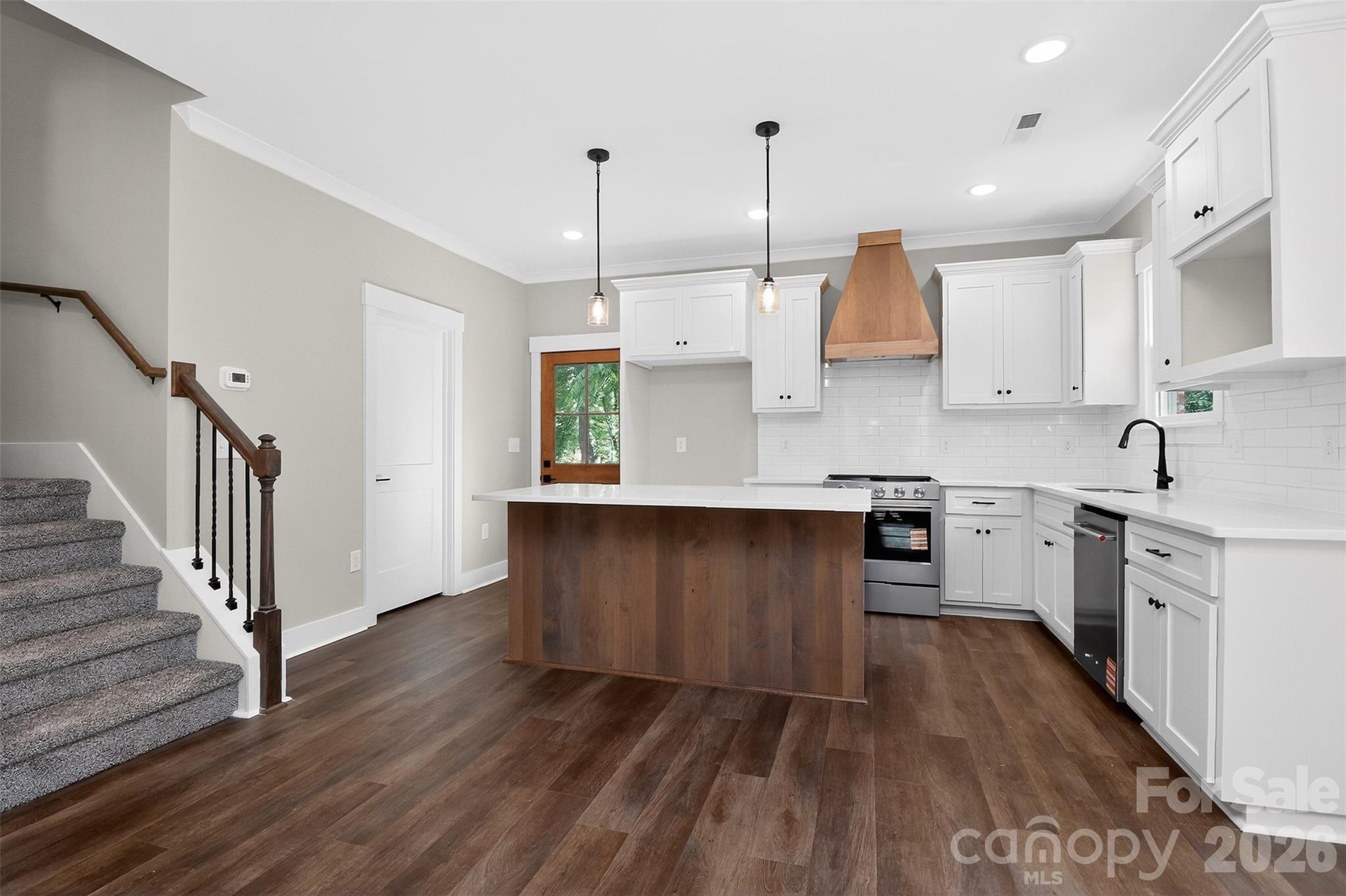 120 S Crawford Street Property Photo 8