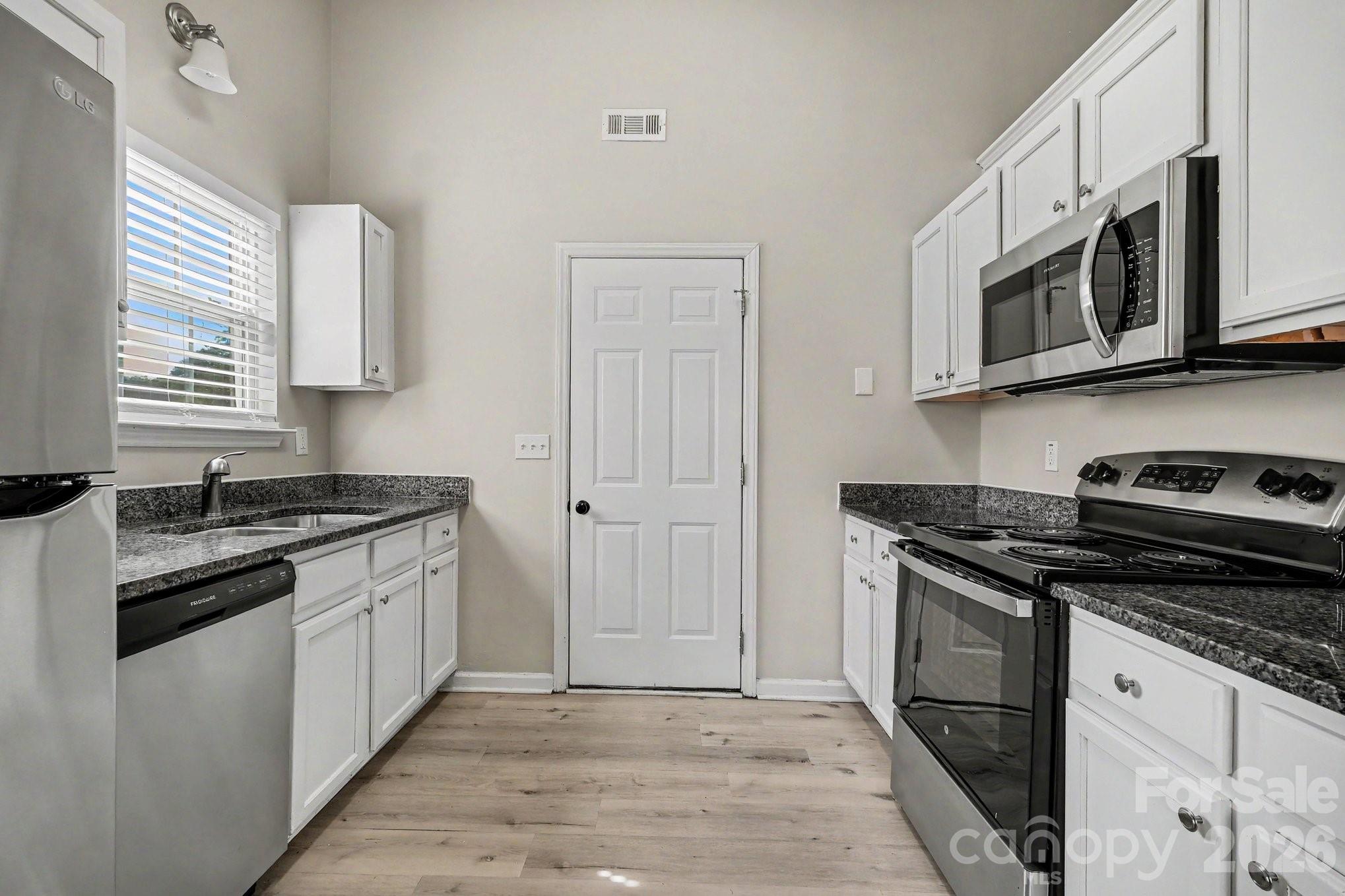 5463 Realtree Lane Property Photo 10