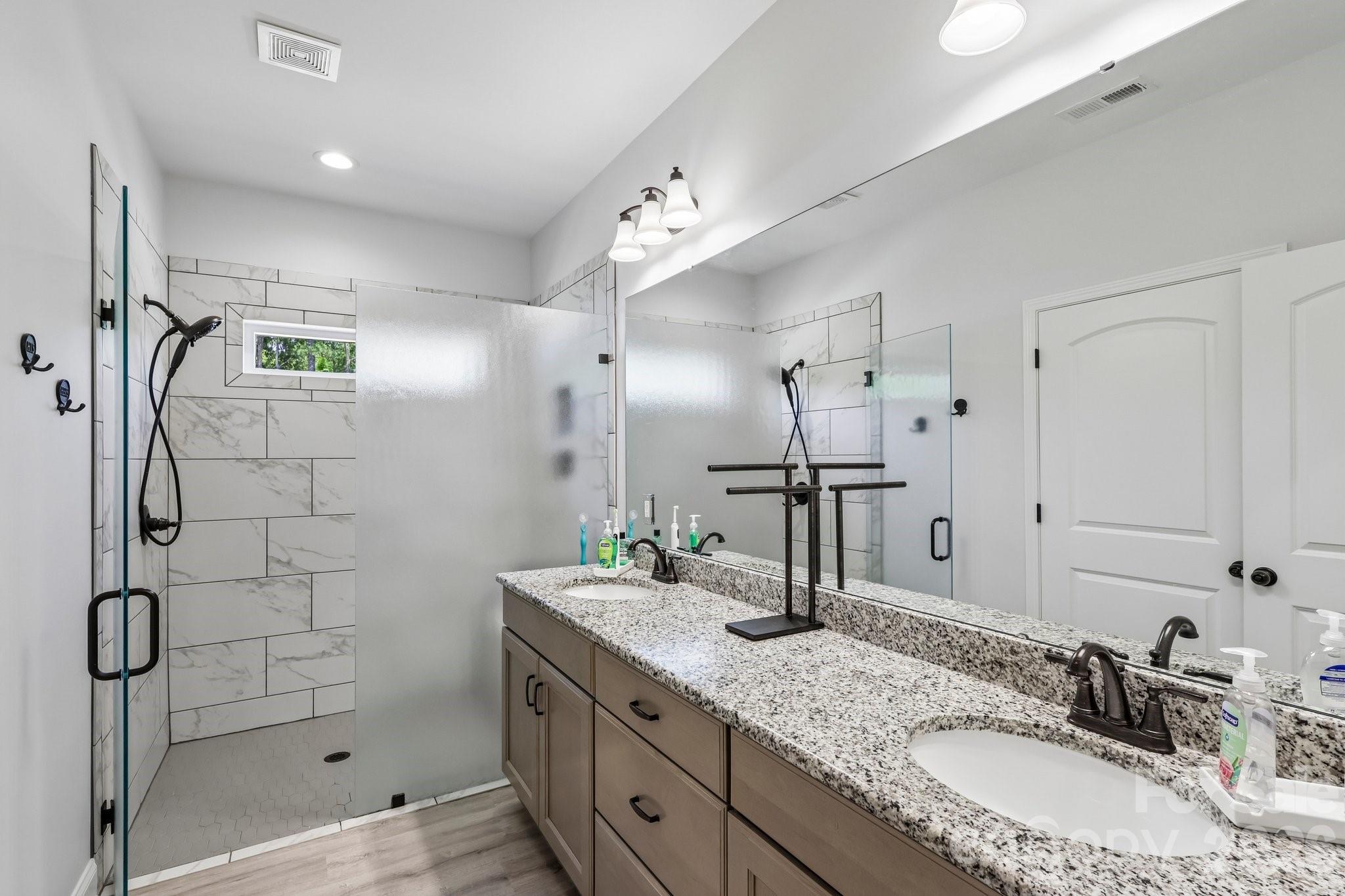 5301 Garden Gate Drive Property Photo 17