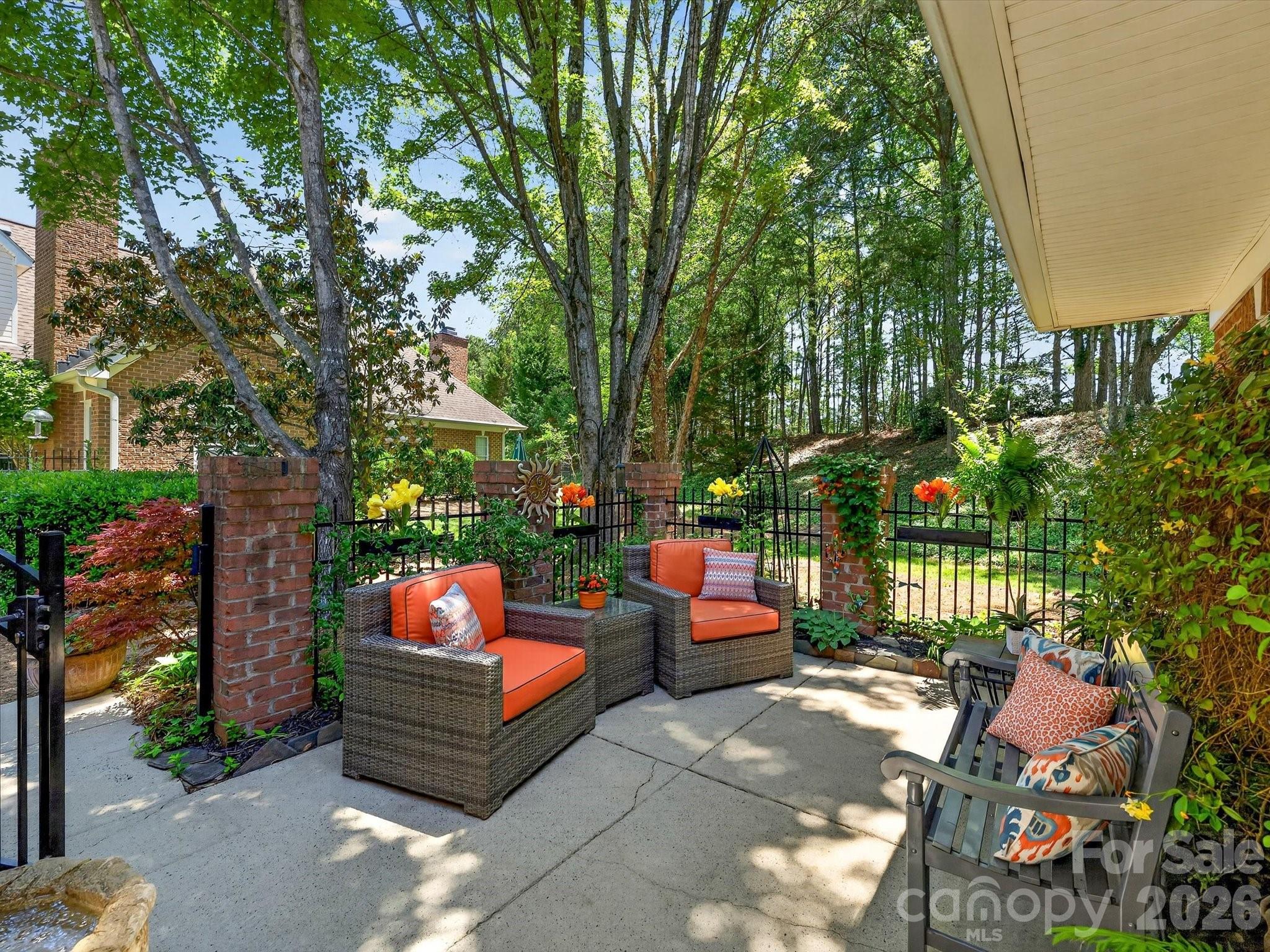 7444 Hurstbourne Green Drive Property Photo 4