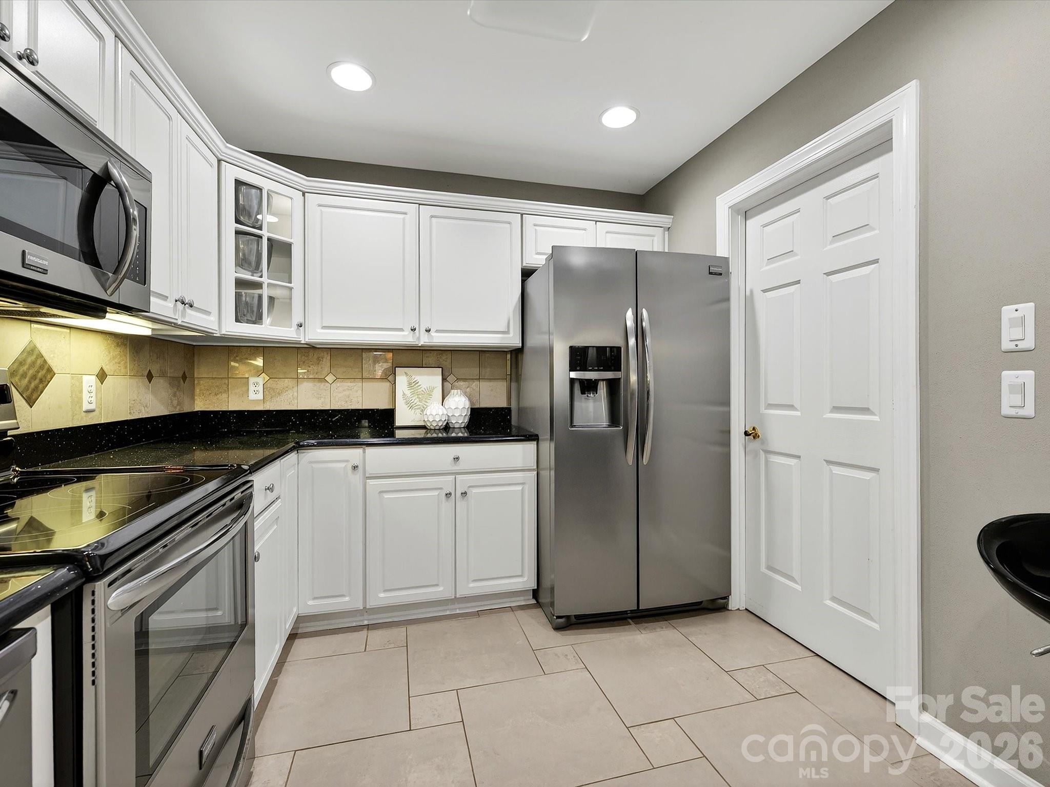 7444 Hurstbourne Green Drive Property Photo 15