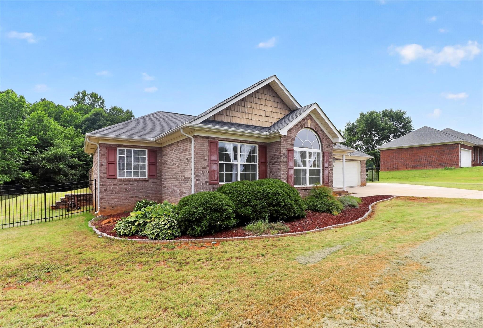 2823 Gourdvine Drive Property Photo 4