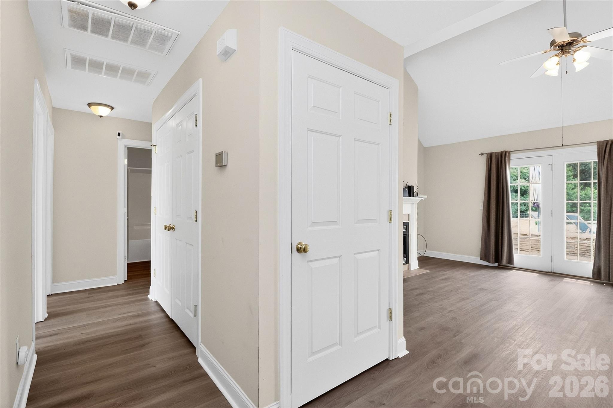 2823 Gourdvine Drive Property Photo 6