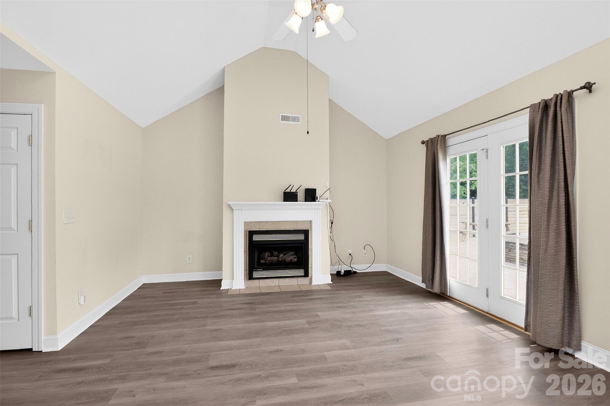 2823 Gourdvine Drive Property Photo 8